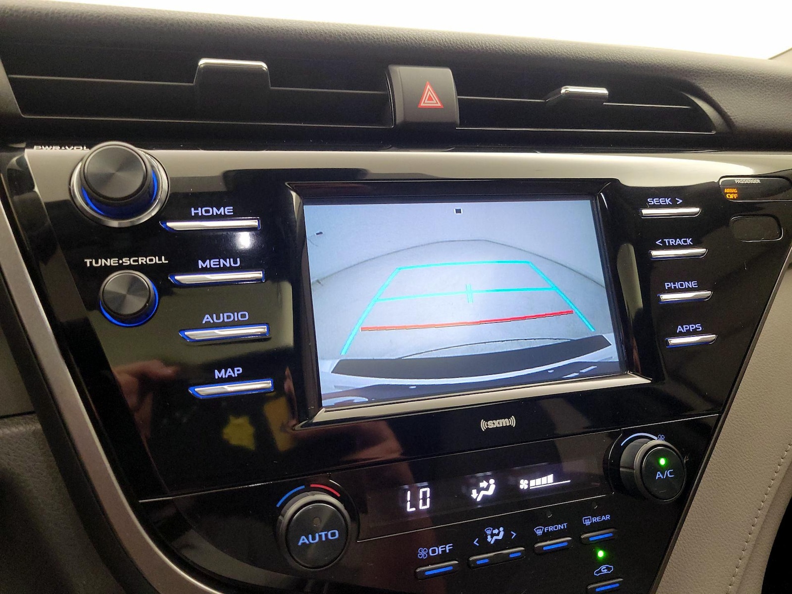 2020 Toyota Camry SE - Photo 15