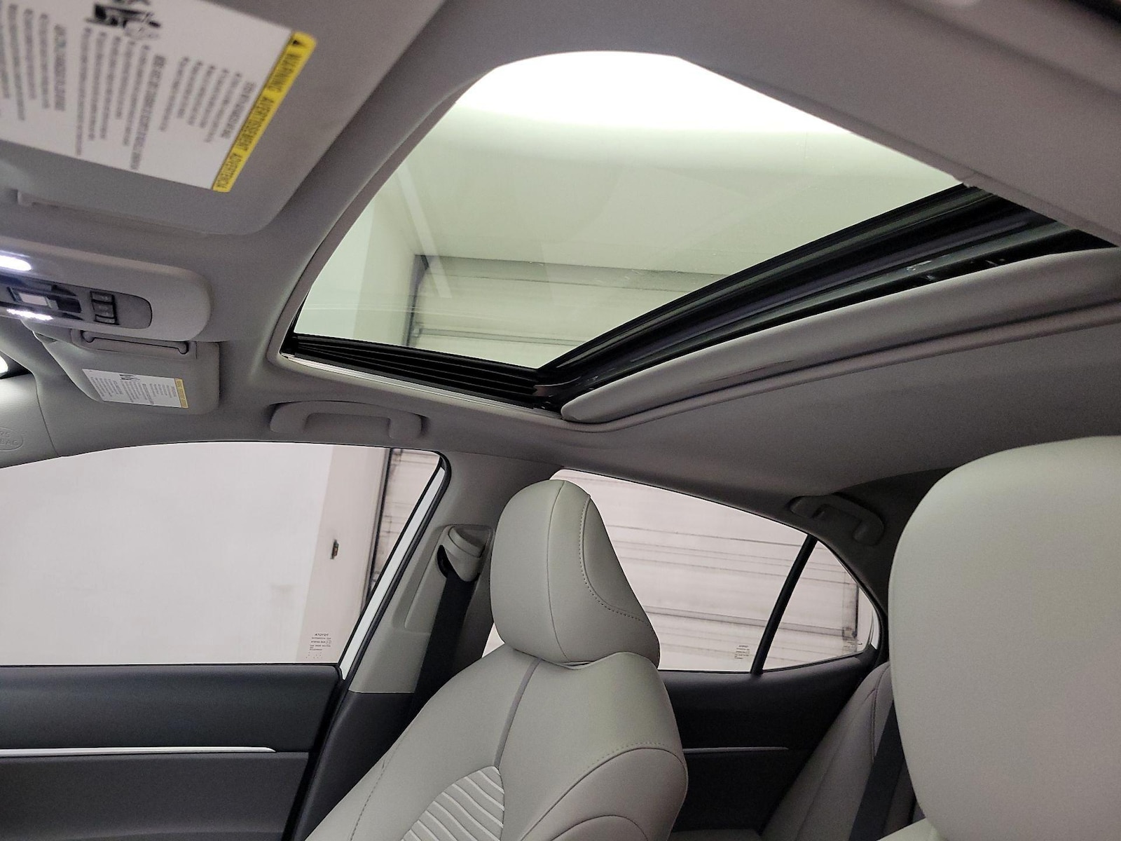2020 Toyota Camry SE - Photo 19