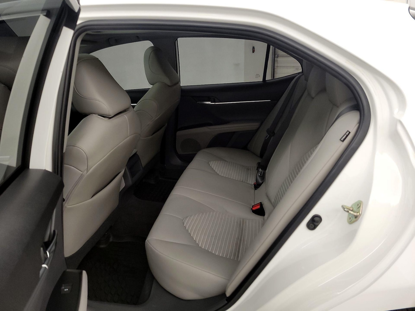 2020 Toyota Camry SE - Photo 20