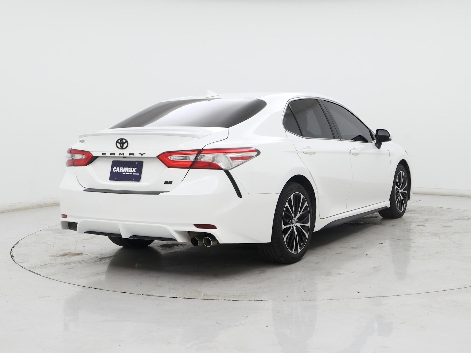 2020 Toyota Camry SE - Photo 9