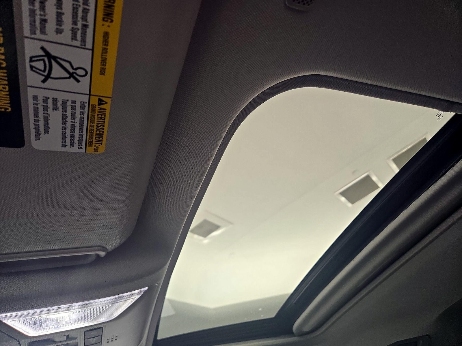 Sunroof(s) & Overhead Airbags