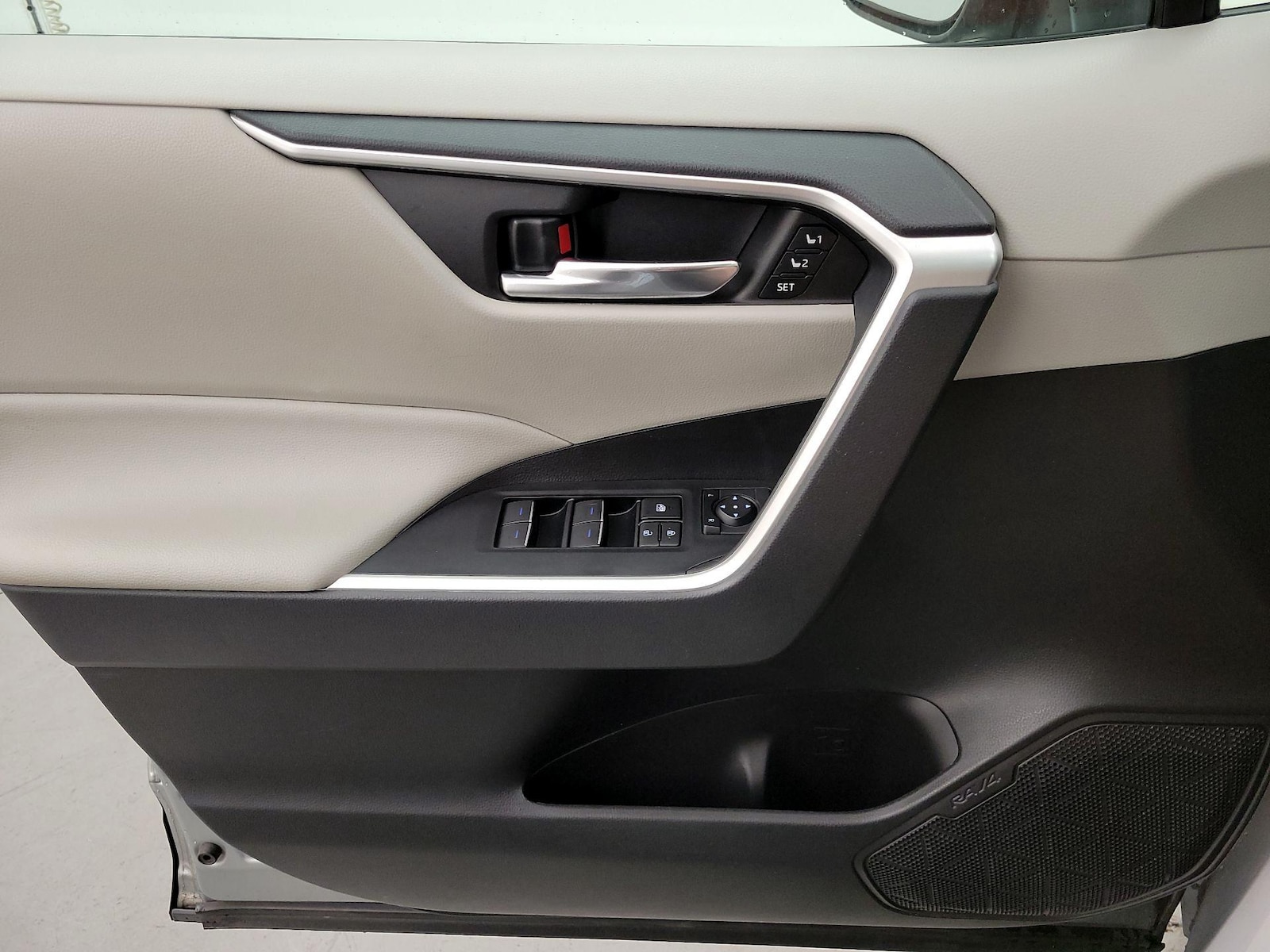 2022 Toyota RAV4 XLE Premium - Photo 13
