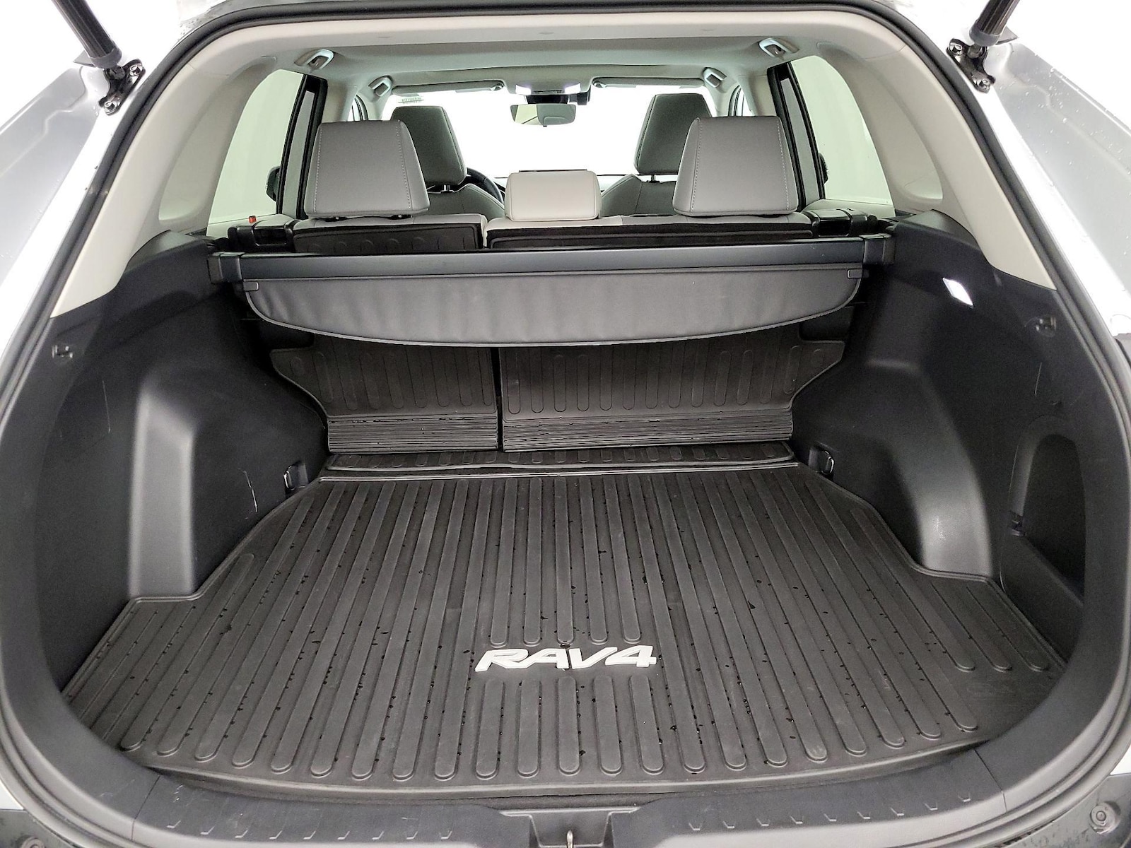 2022 Toyota RAV4 XLE Premium - Photo 23