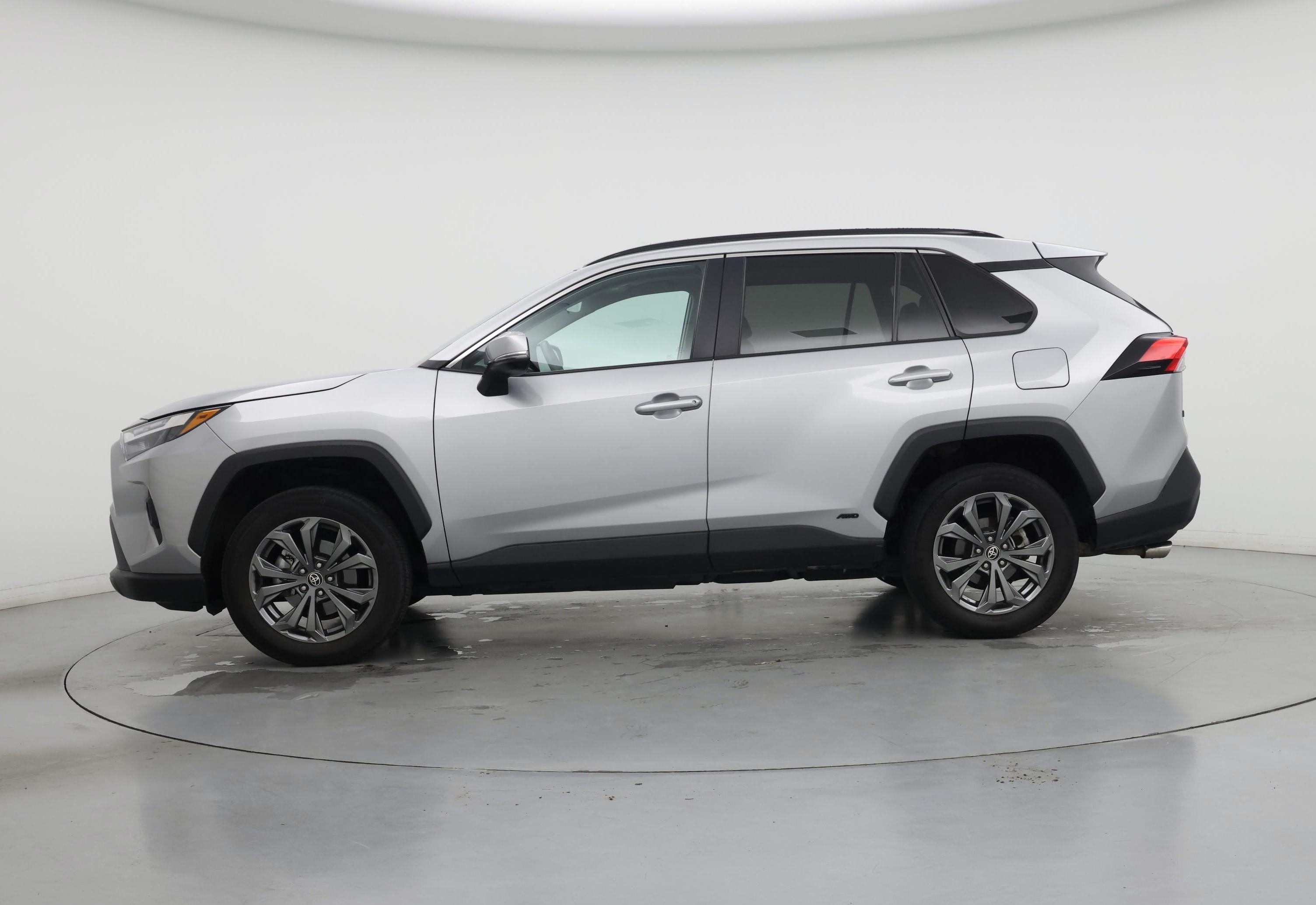 Thumbnail: 2022 Toyota RAV4 - 3