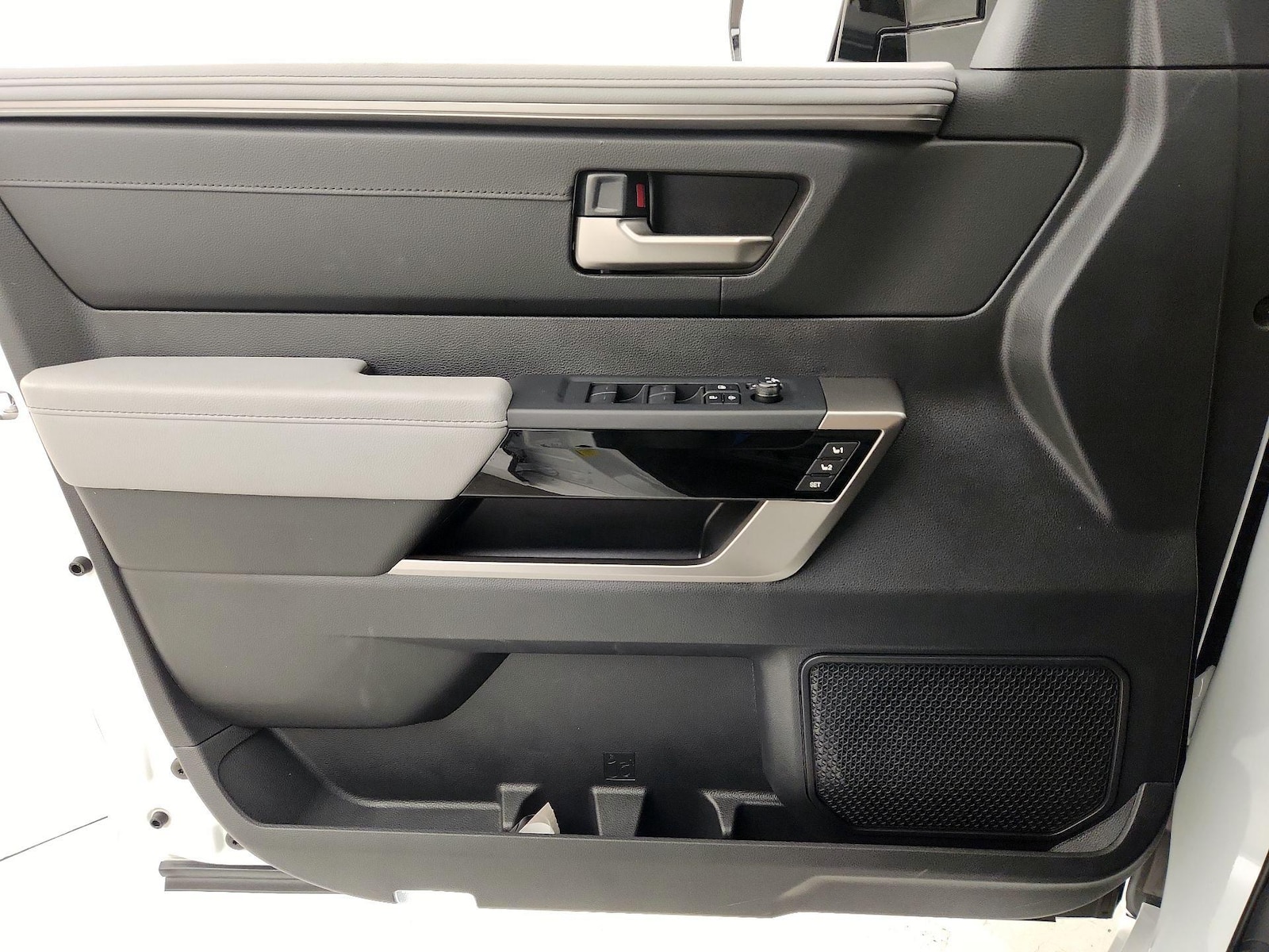 2026 Toyota Tundra Limited - Photo 13