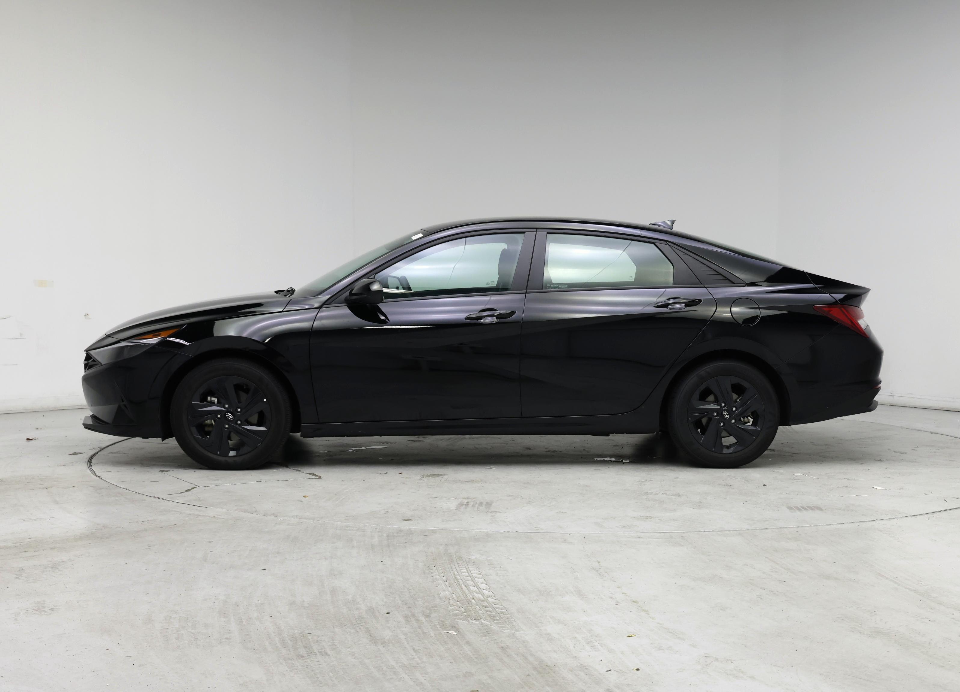 Thumbnail: 2023 Hyundai Elantra - 3