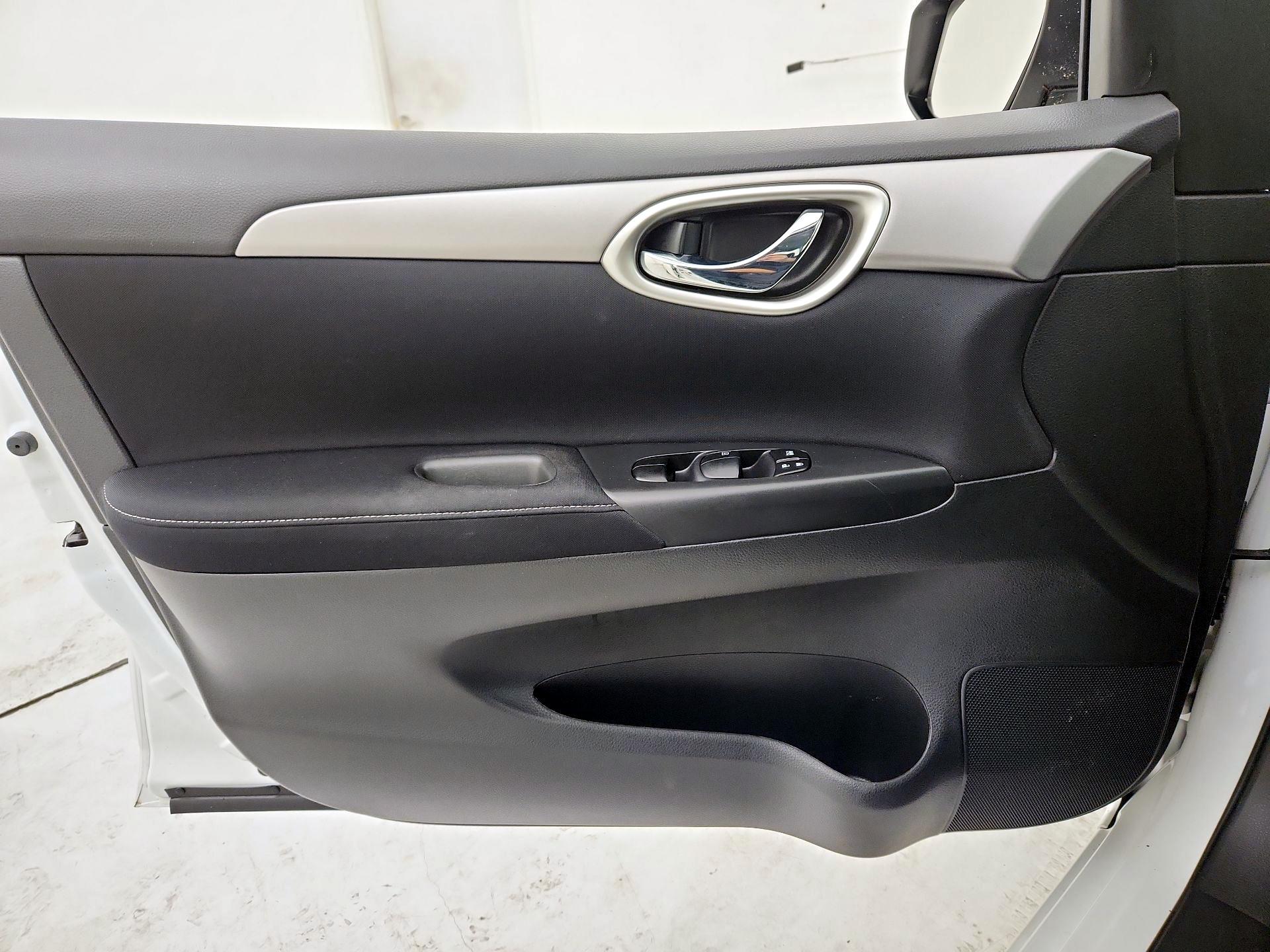Thumbnail: 2014 Nissan Sentra - 12