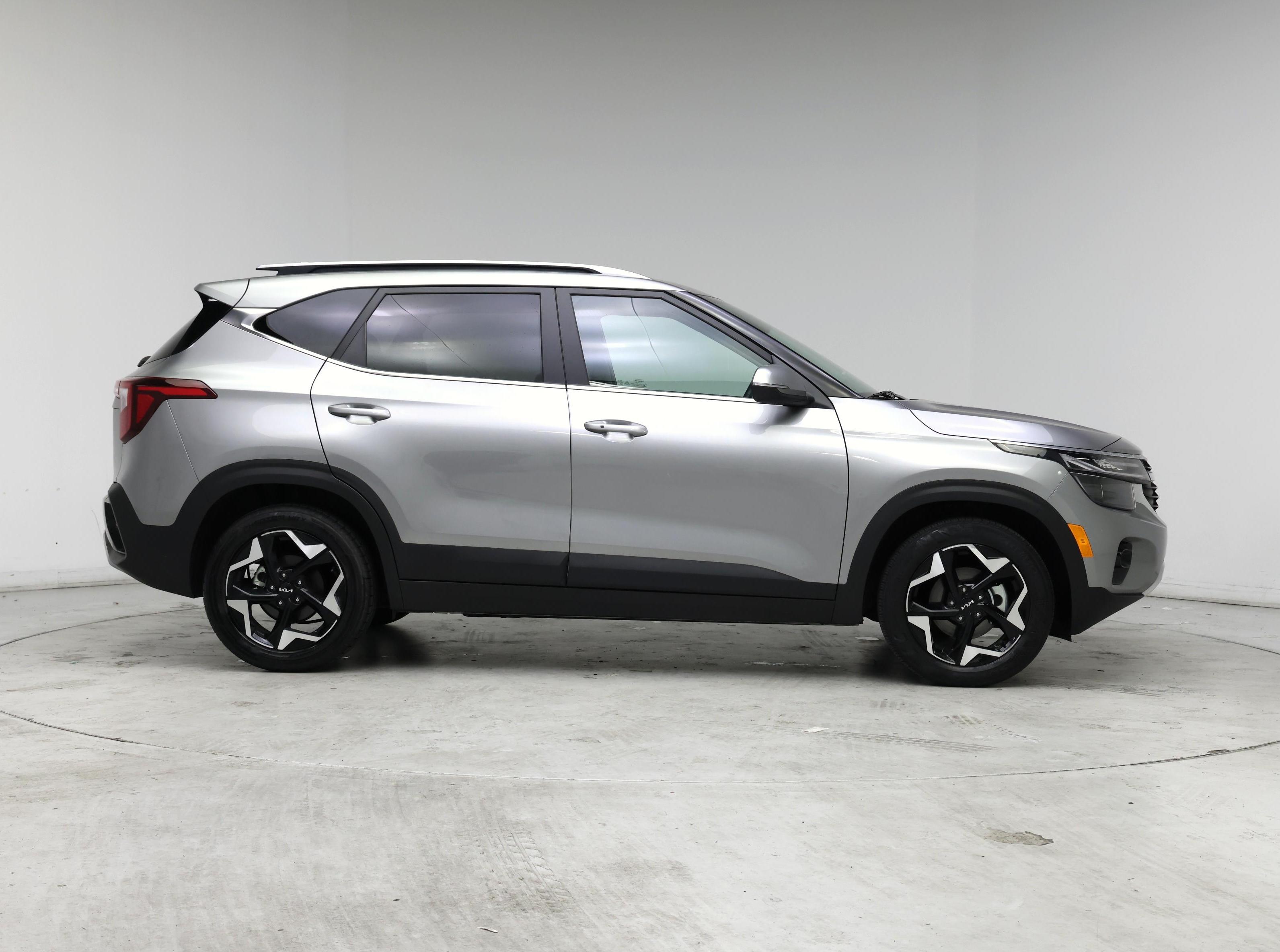 Thumbnail: 2024 Kia Seltos - 7