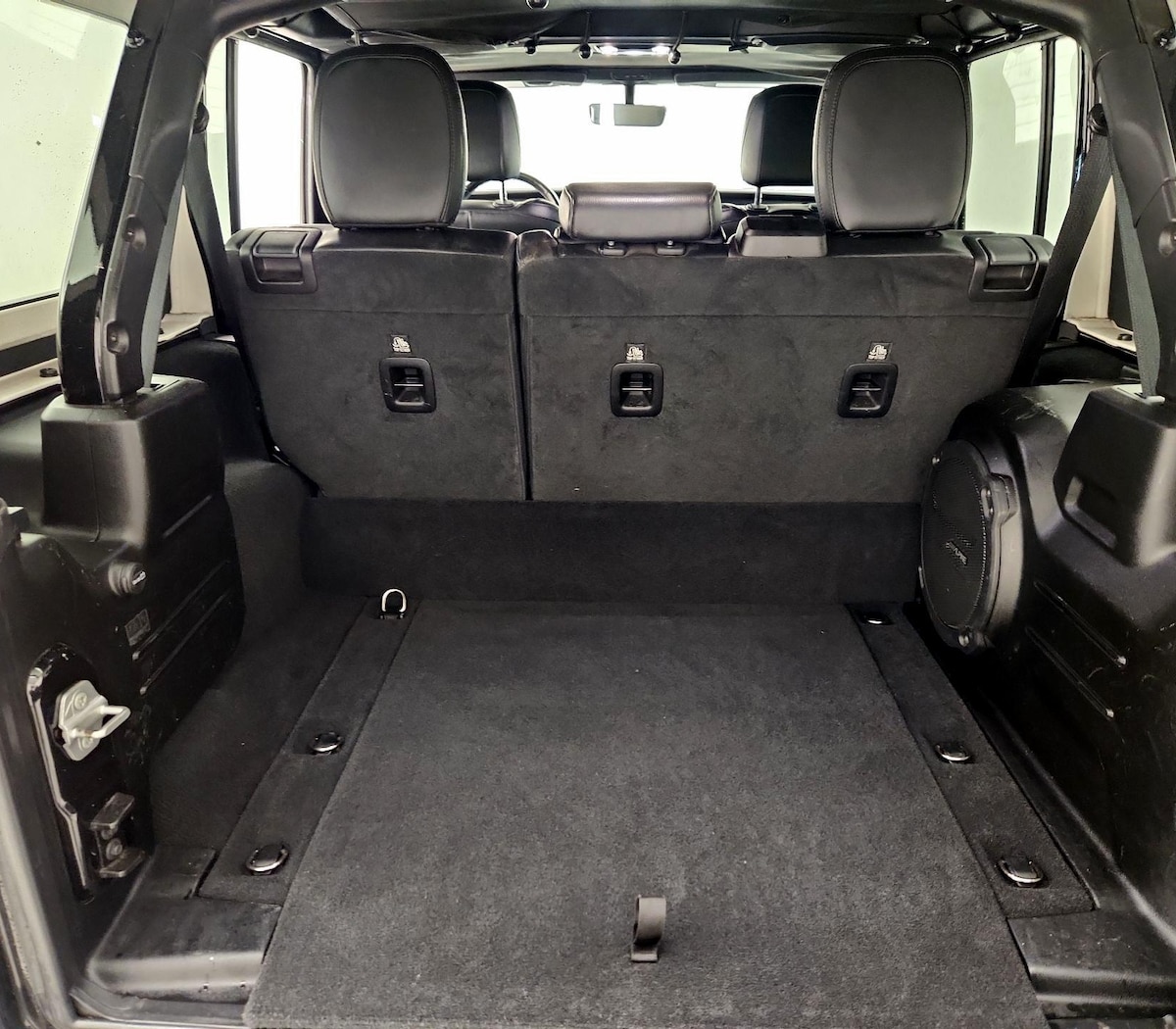 Trunk/Cargo (Seats Up)