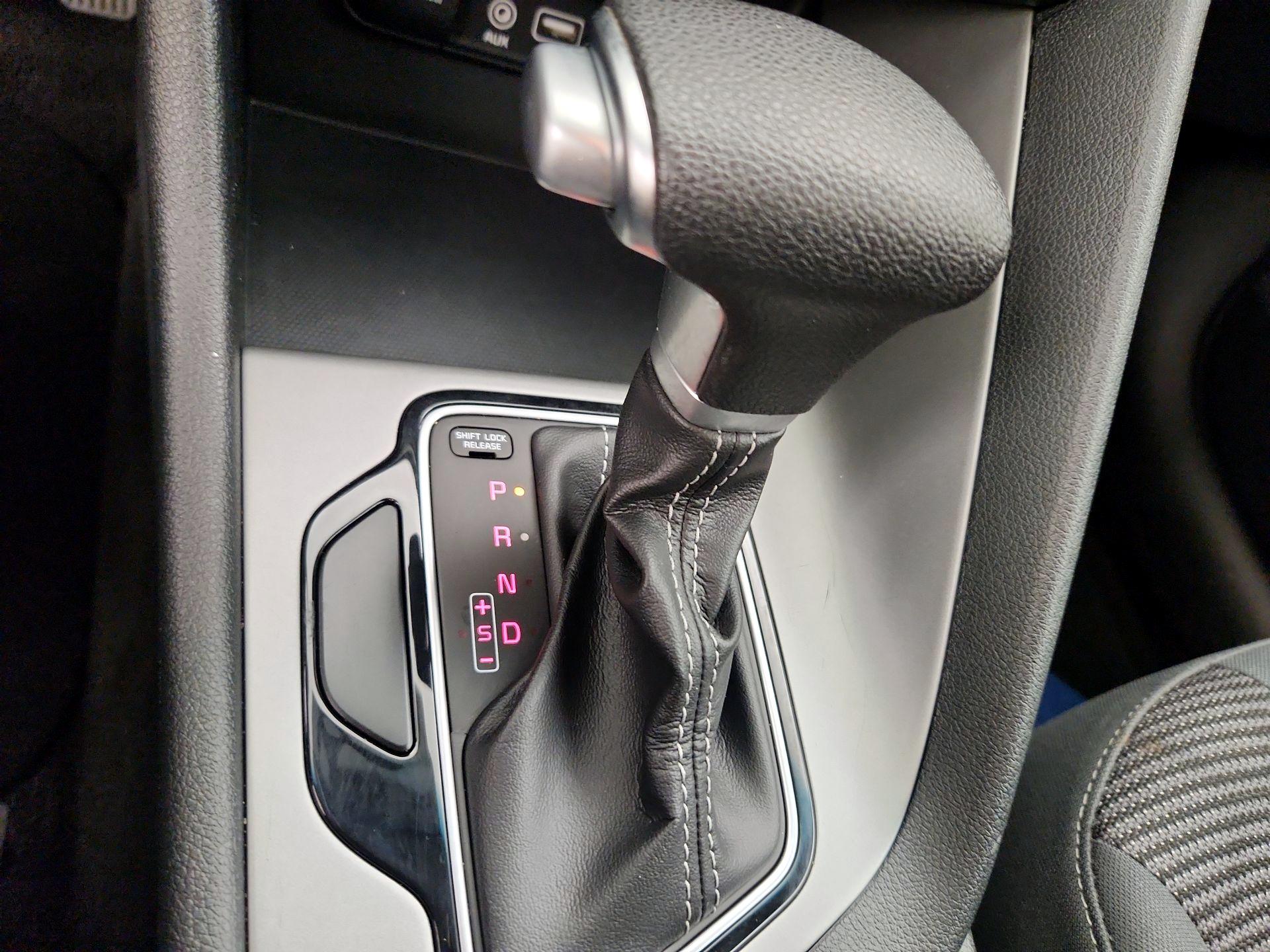 Thumbnail: 2018 Kia Niro - 17