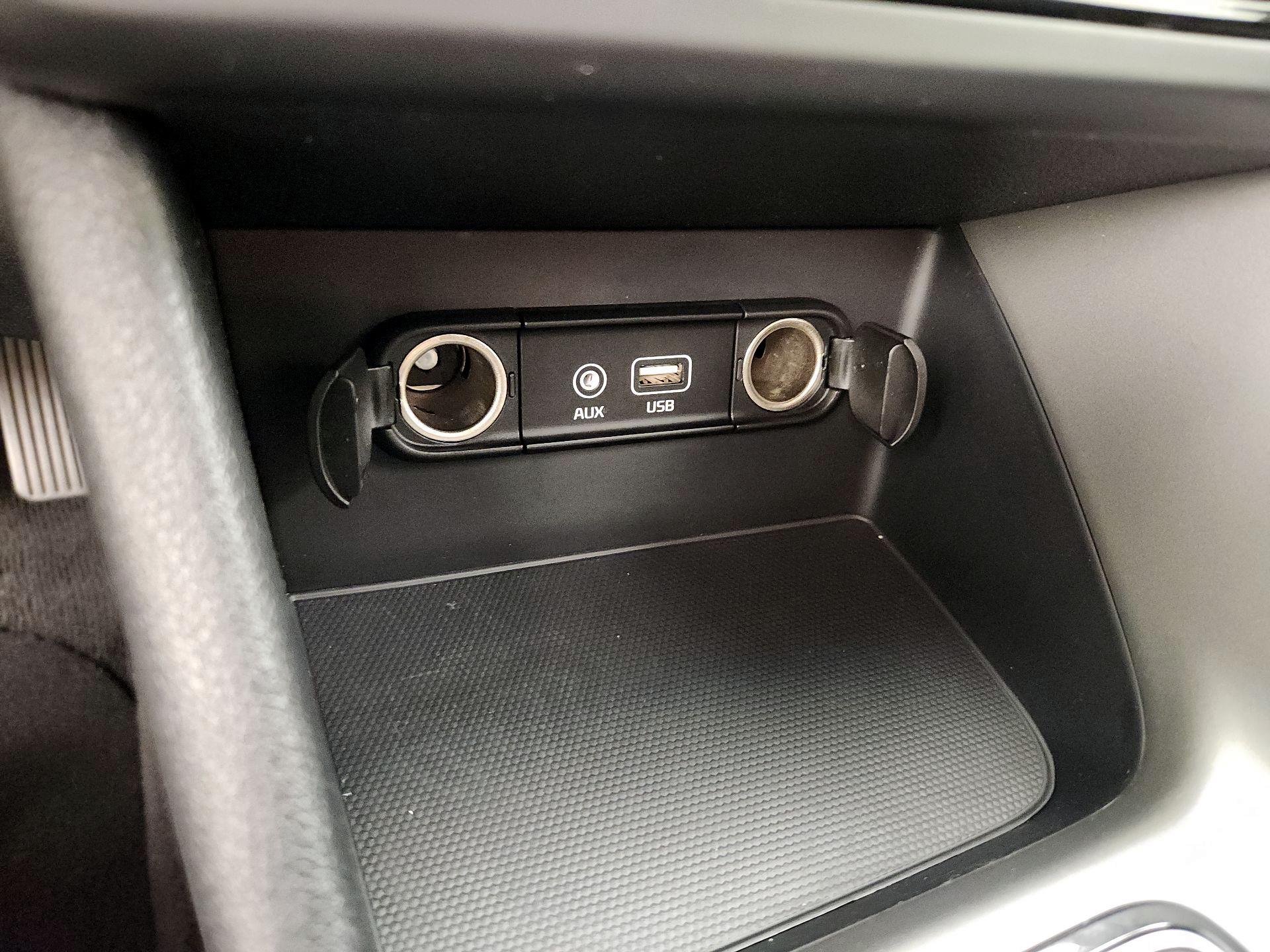 Thumbnail: 2018 Kia Niro - 18