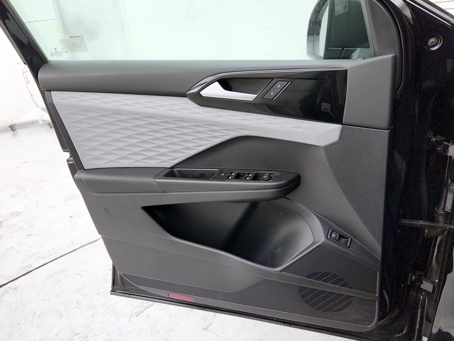 Thumbnail: 2022 Volkswagen Taos - 12