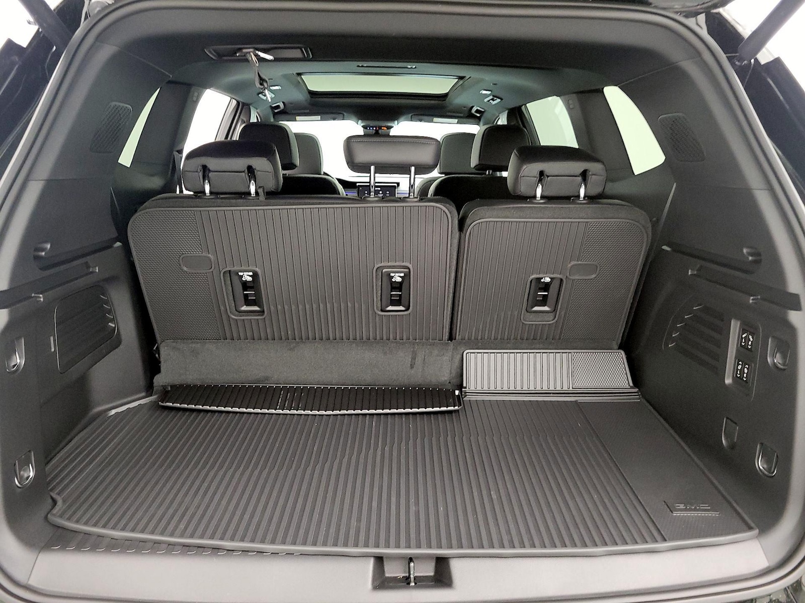 2026 GMC Acadia Denali - Photo 24