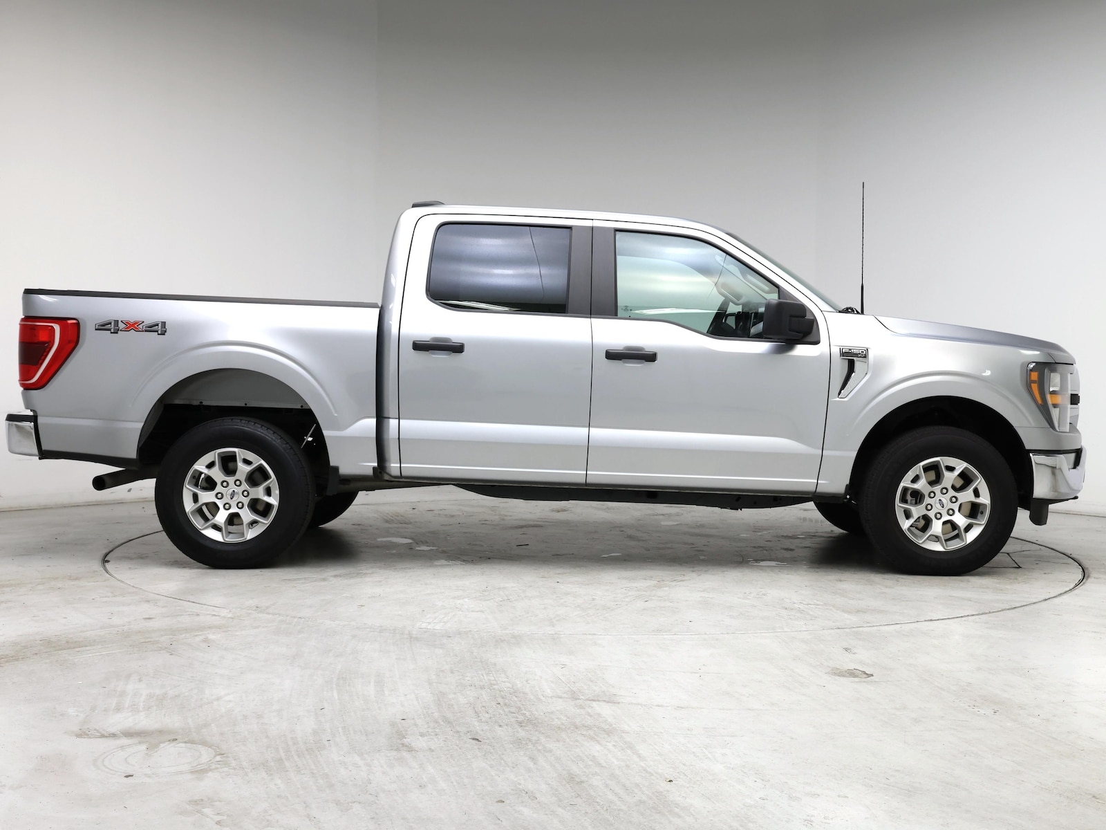 2023 Ford F-150 XLT - Photo 8