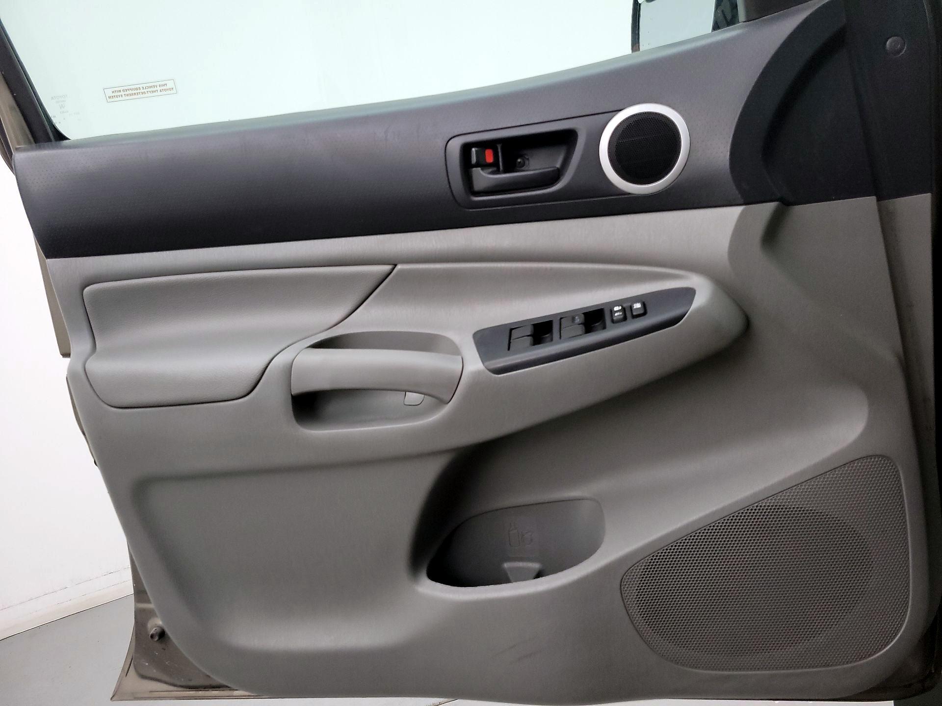 Thumbnail: 2014 Toyota Tacoma - 12