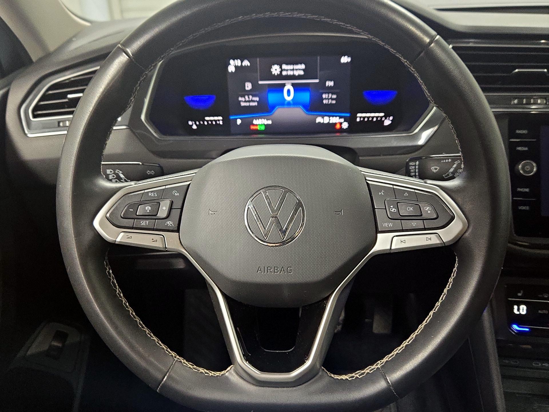 Thumbnail: 2022 Volkswagen Tiguan - 10