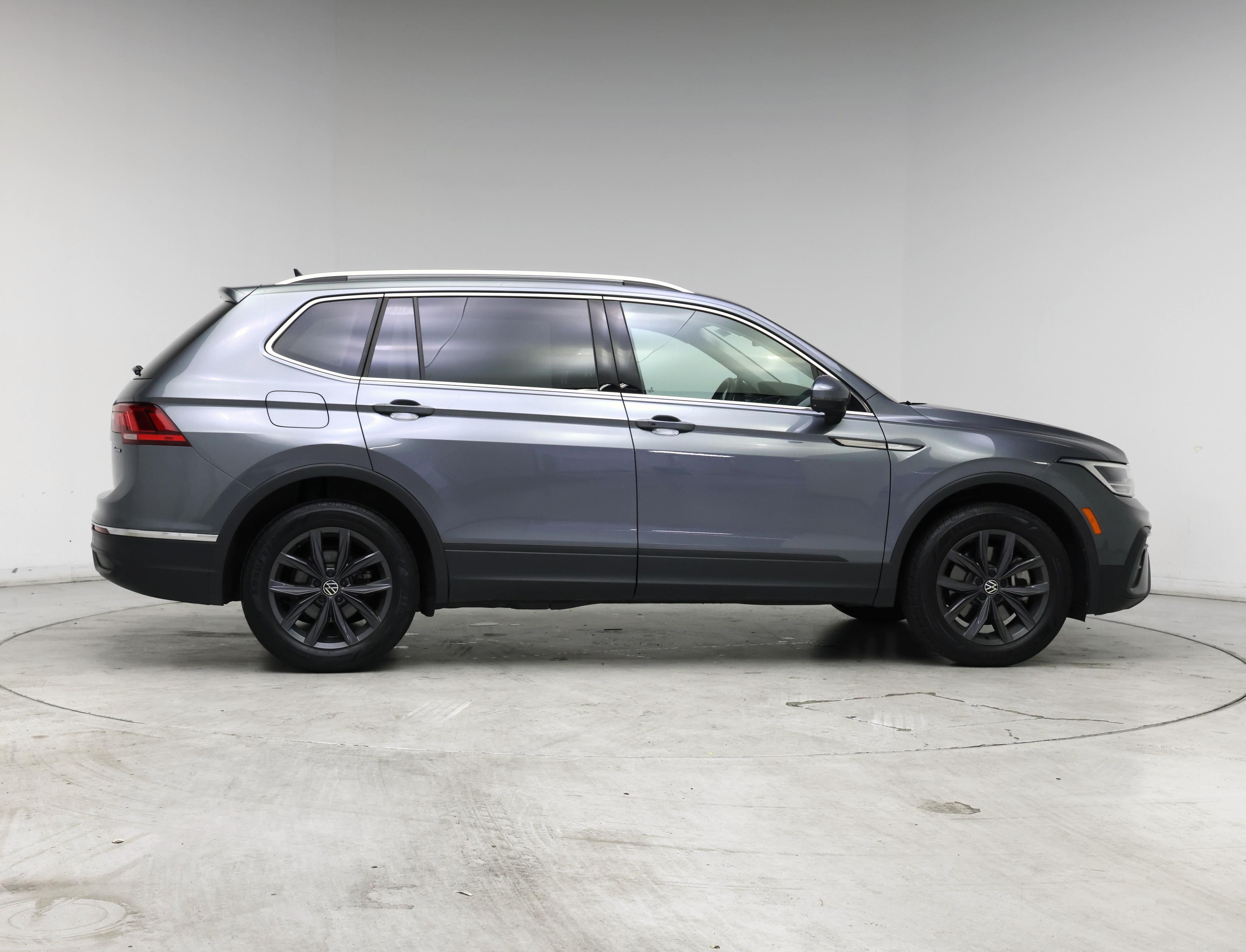 Thumbnail: 2022 Volkswagen Tiguan - 7