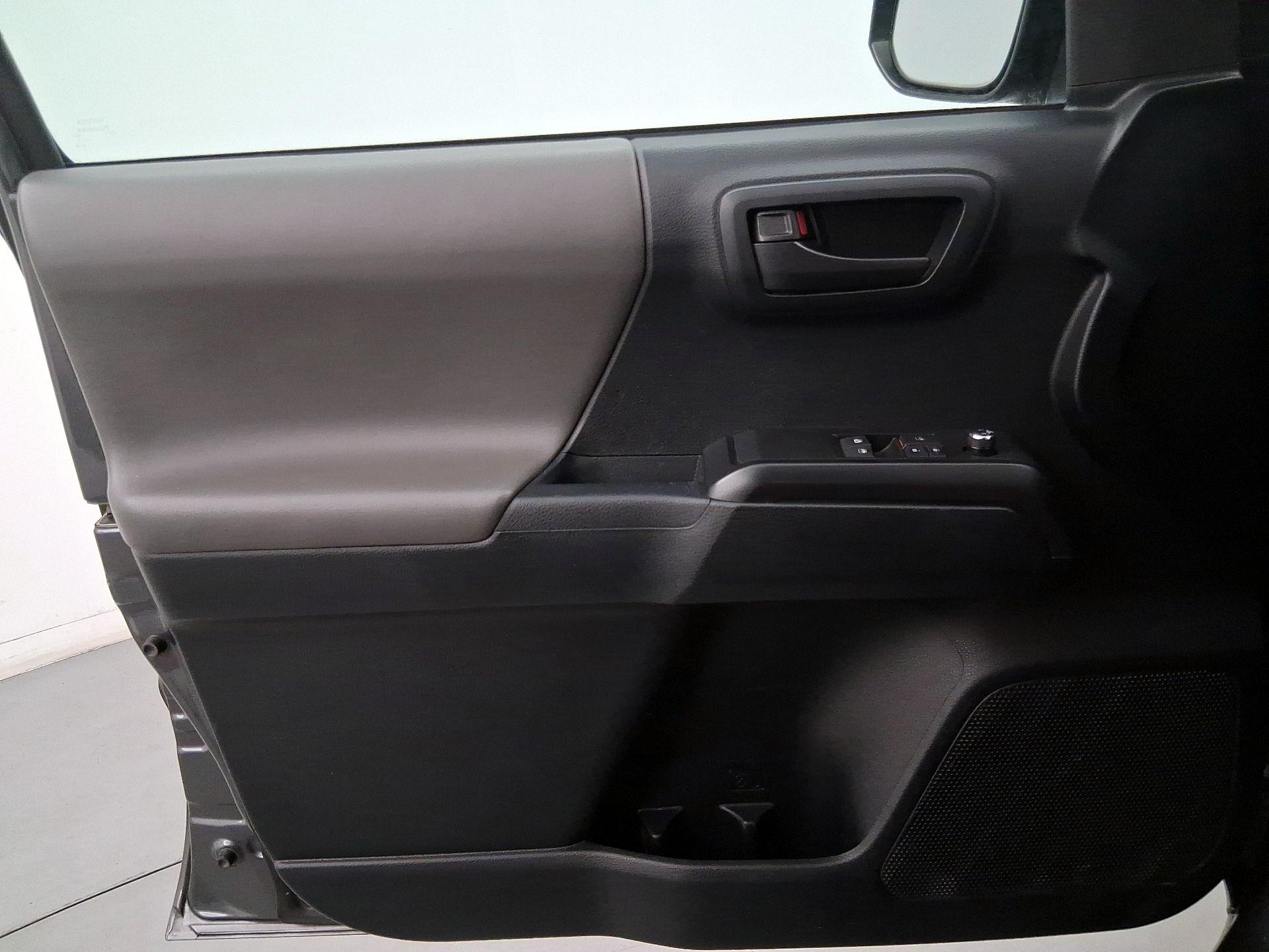 Thumbnail: 2016 Toyota Tacoma - 12