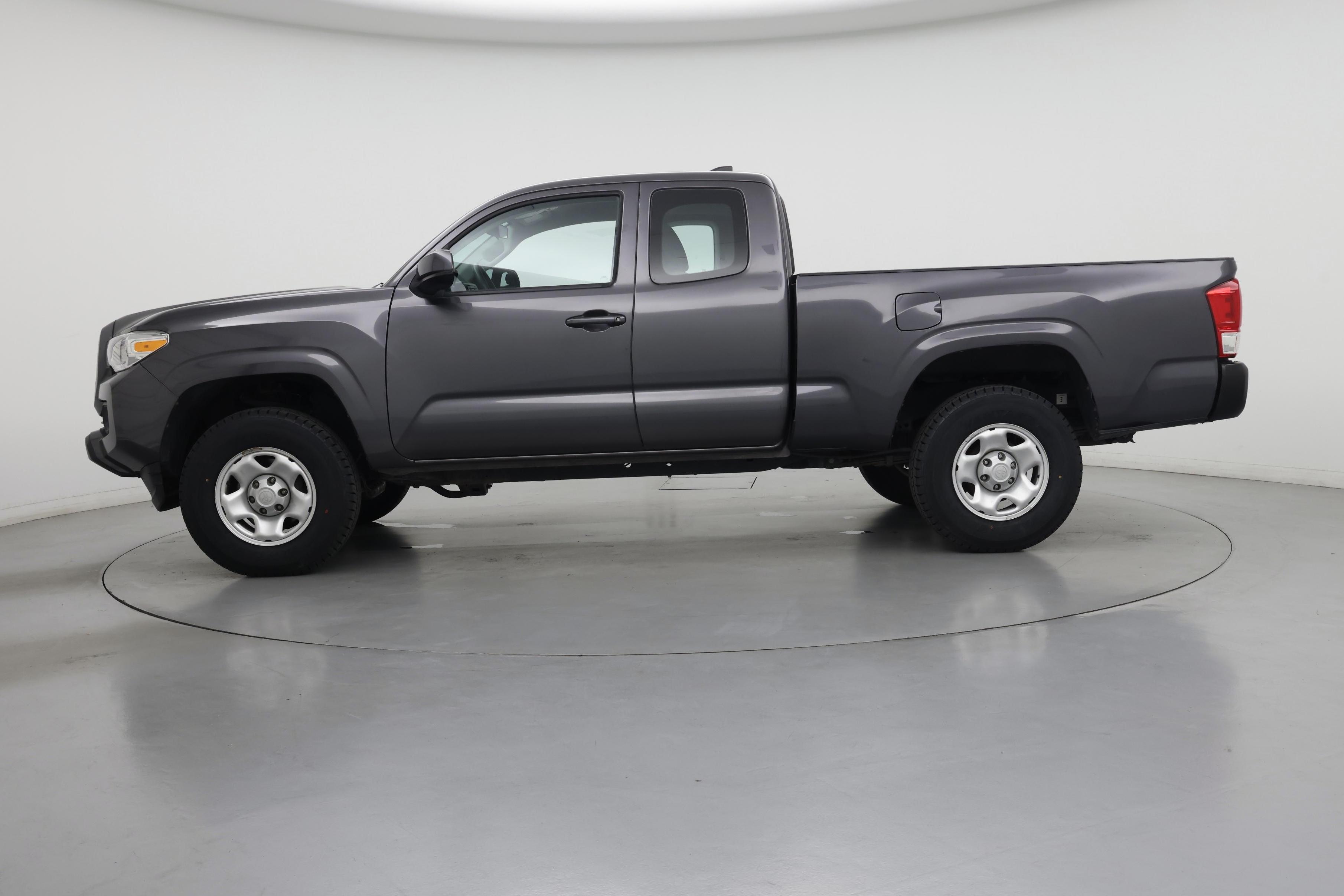 Thumbnail: 2016 Toyota Tacoma - 3