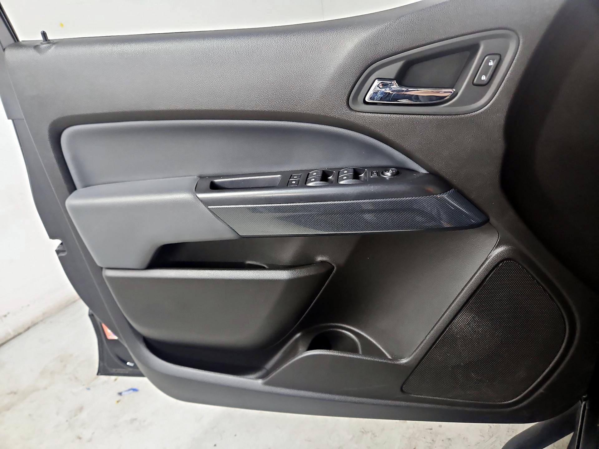 Thumbnail: 2017 Chevrolet Colorado - 12