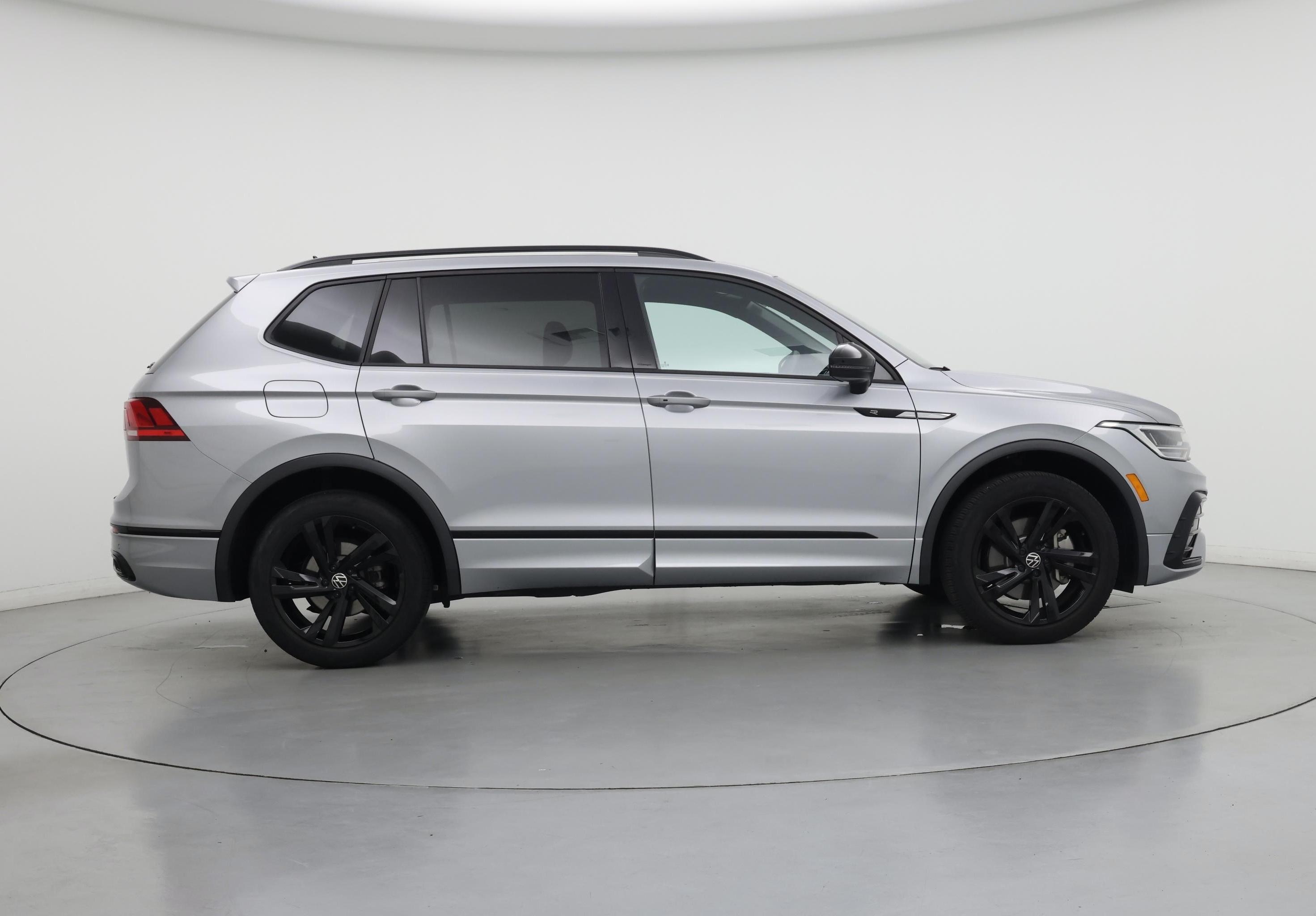 Thumbnail: 2023 Volkswagen Tiguan - 7