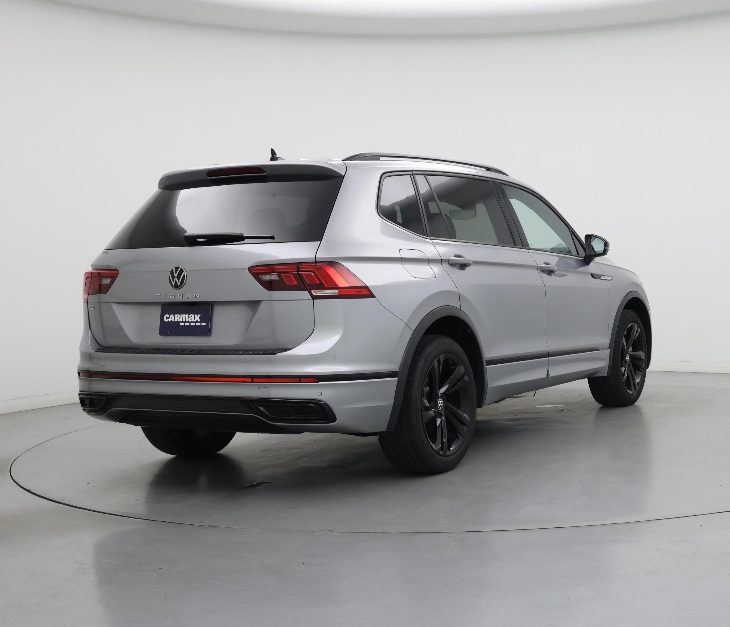 Thumbnail: 2023 Volkswagen Tiguan - 8
