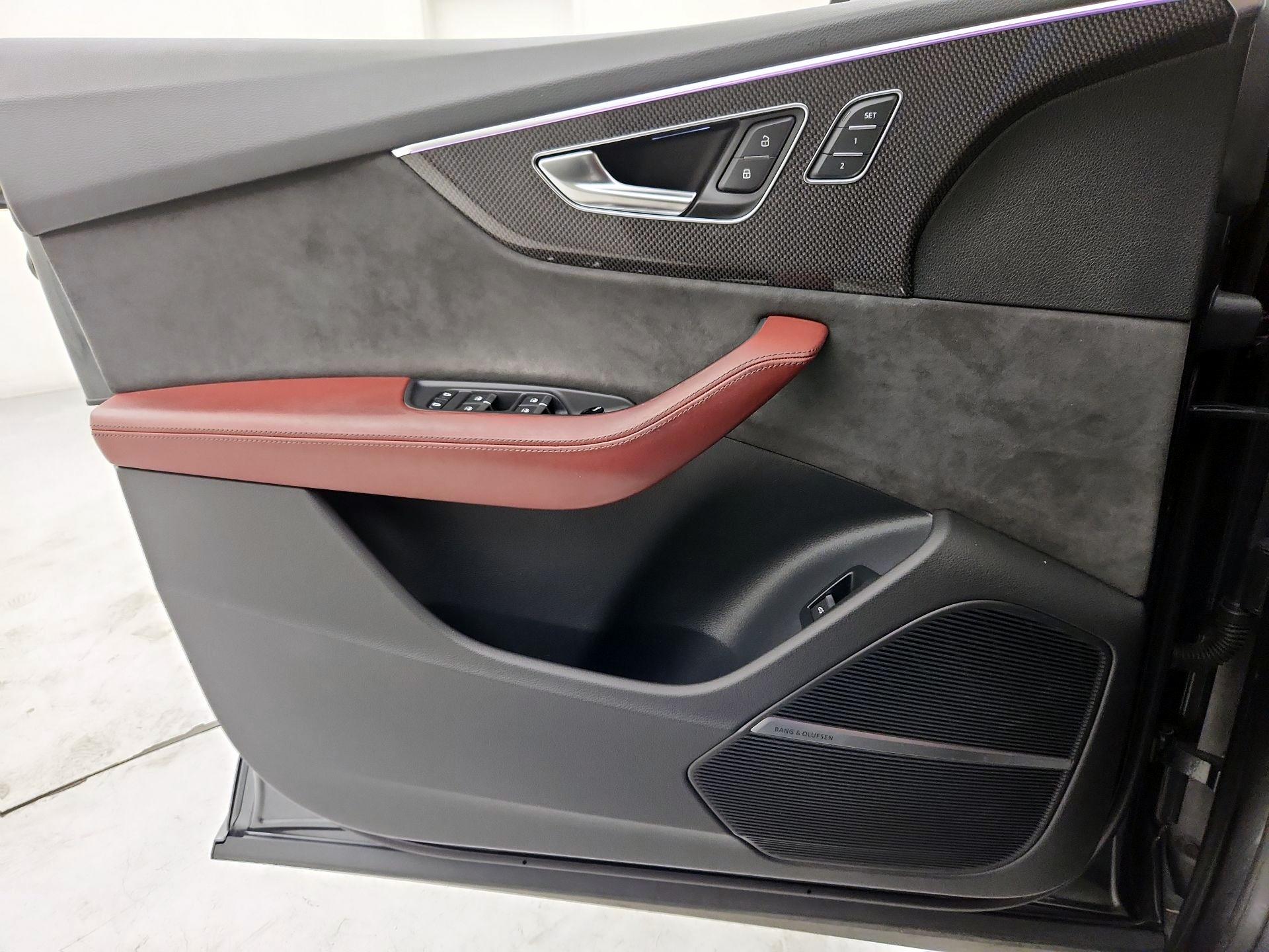 Thumbnail: 2022 Audi SQ8 - 12