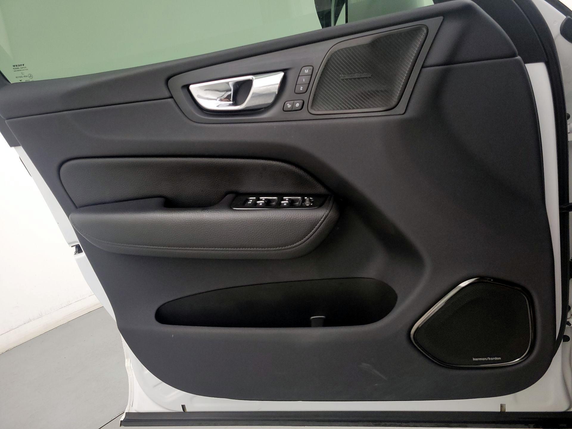 Thumbnail: 2019 Volvo XC60 - 12