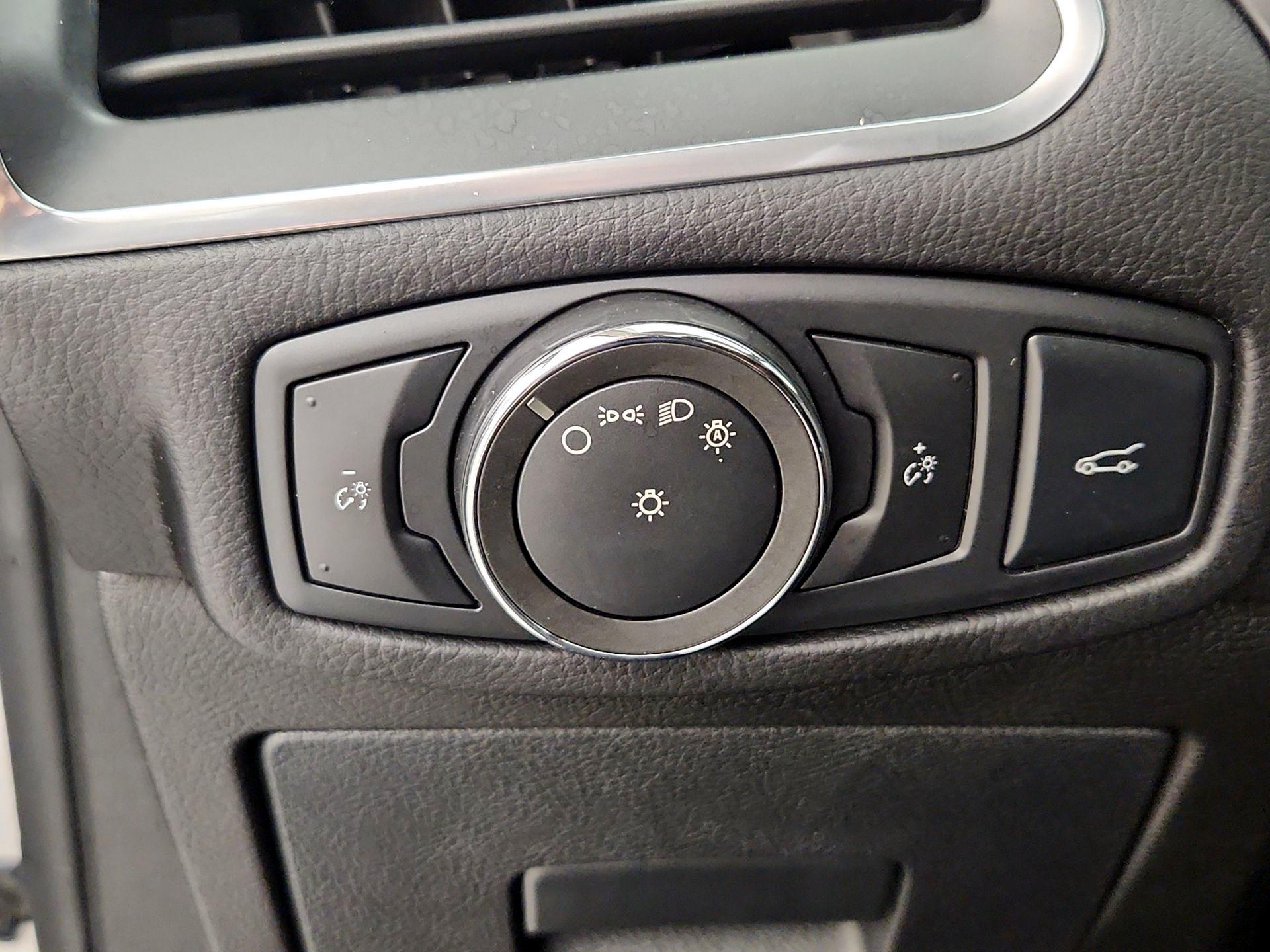Thumbnail: 2015 Ford Edge - 13