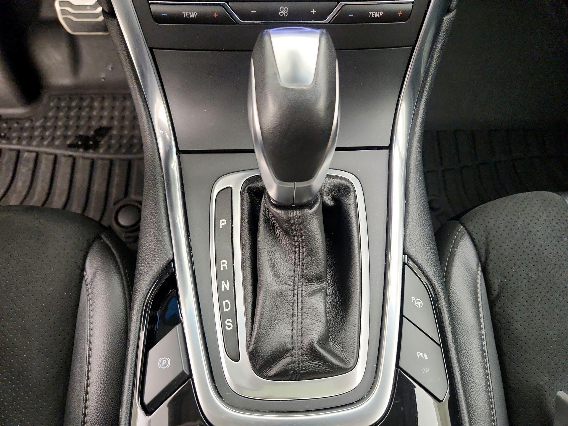 Thumbnail: 2015 Ford Edge - 18
