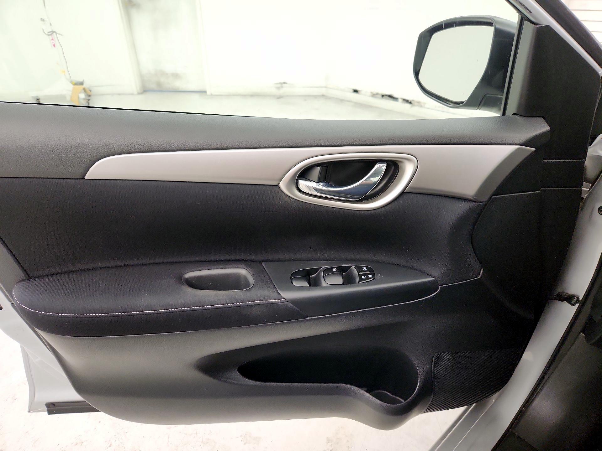 Thumbnail: 2014 Nissan Sentra - 12