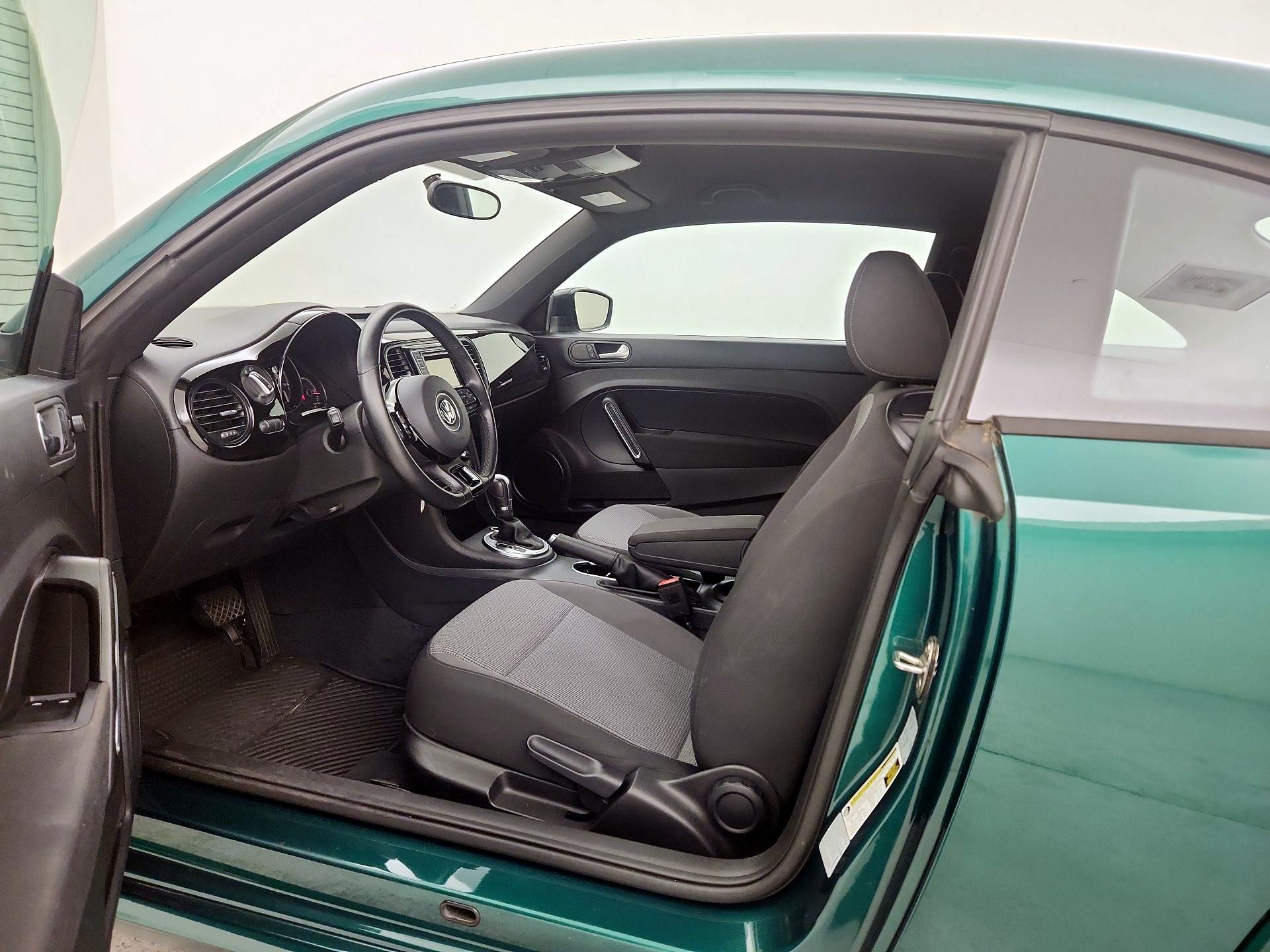 Thumbnail: 2018 Volkswagen Beetle - 11