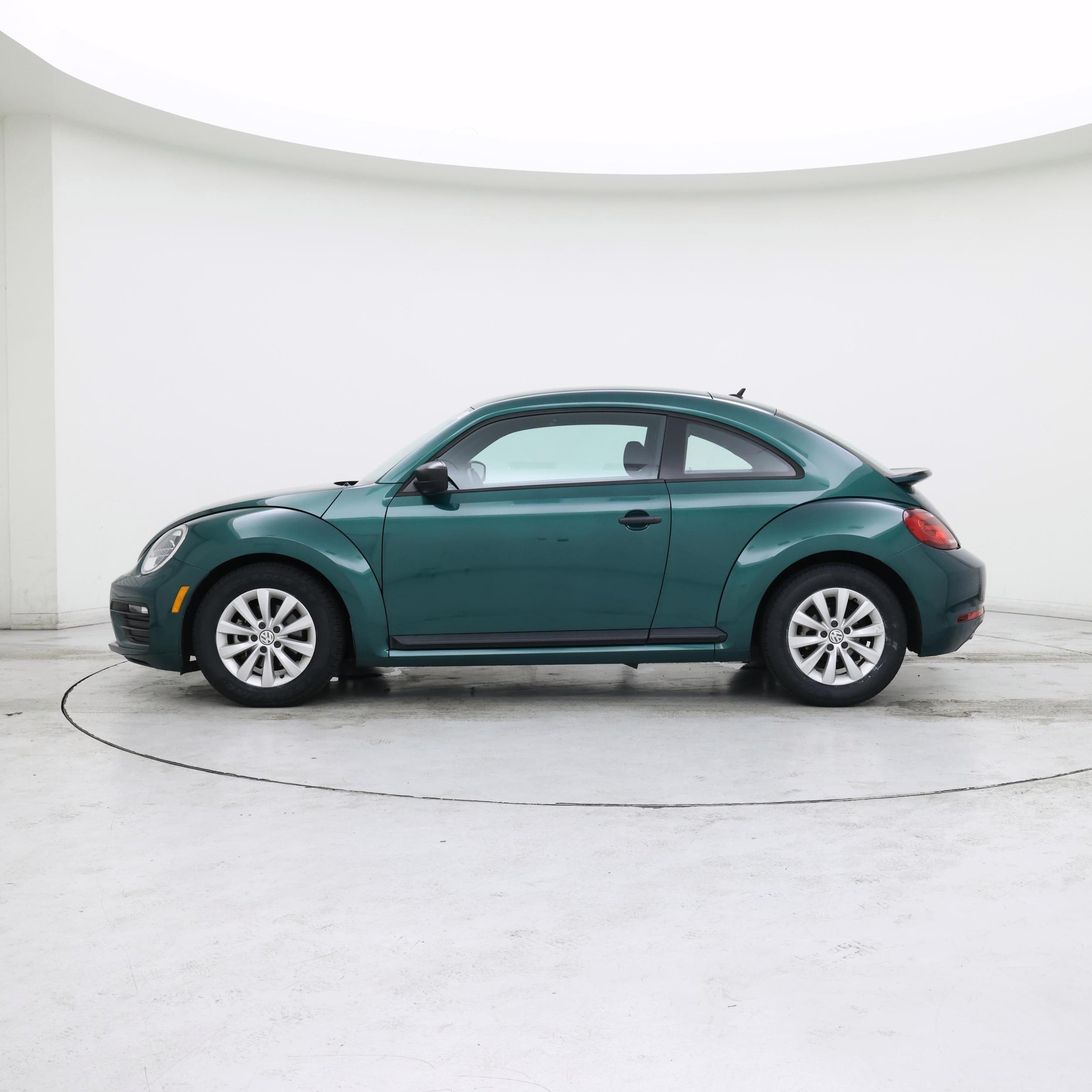 Thumbnail: 2018 Volkswagen Beetle - 3