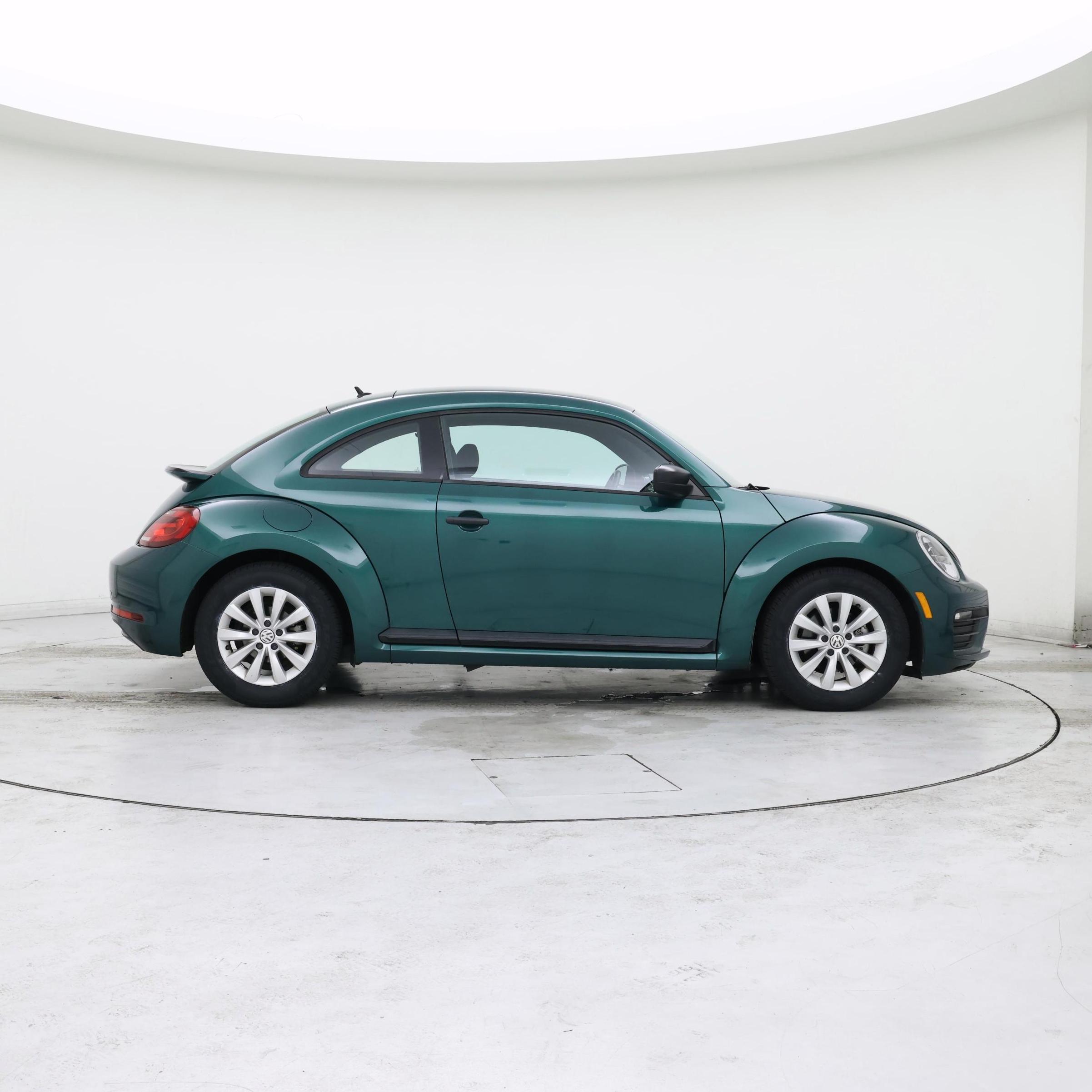 Thumbnail: 2018 Volkswagen Beetle - 7