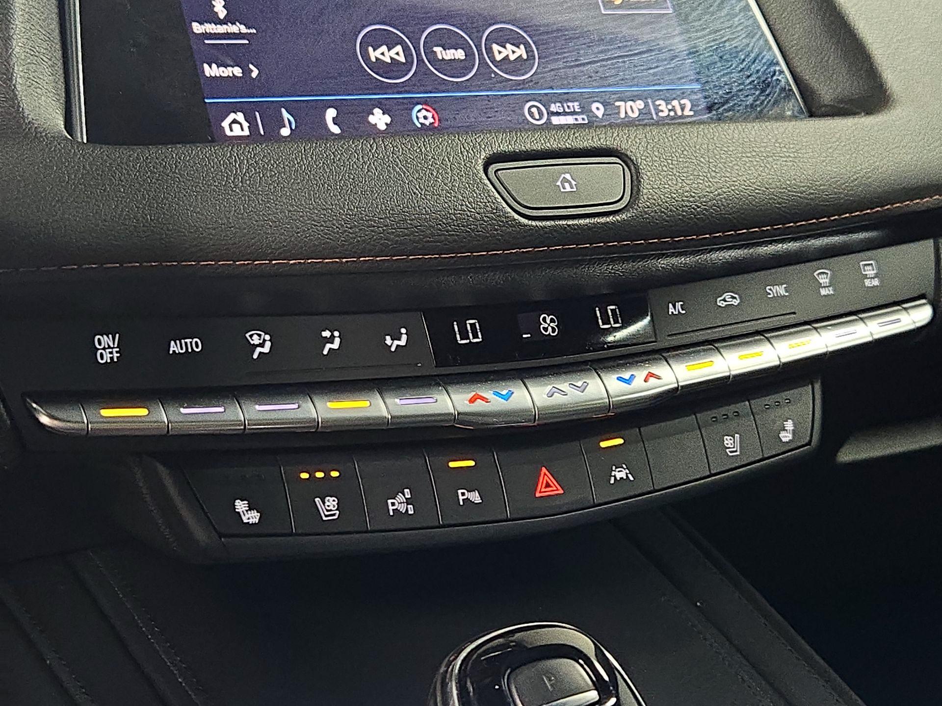 Thumbnail: 2023 Cadillac XT4 - 16