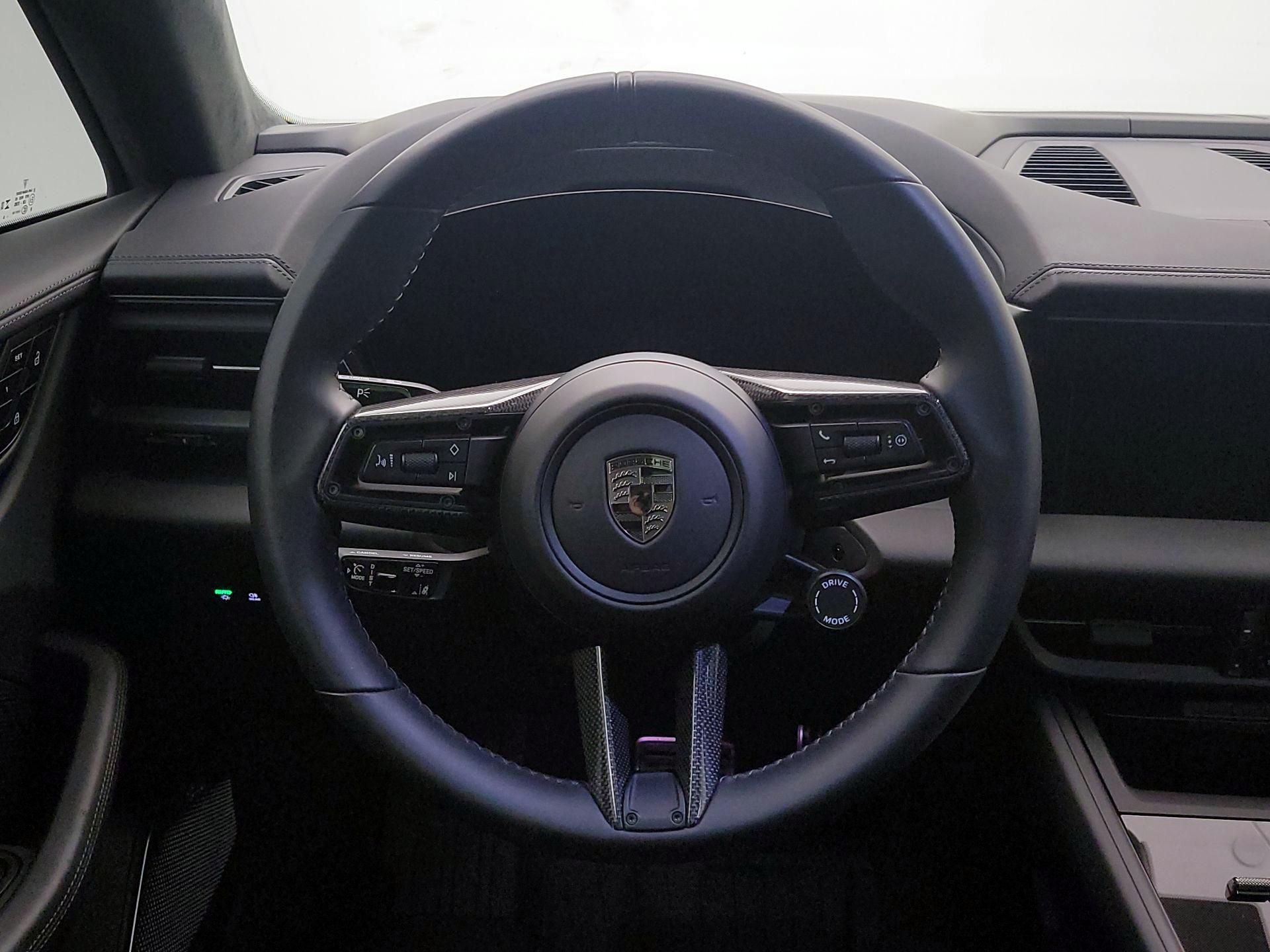 Thumbnail: 2024 Porsche Macan - 10