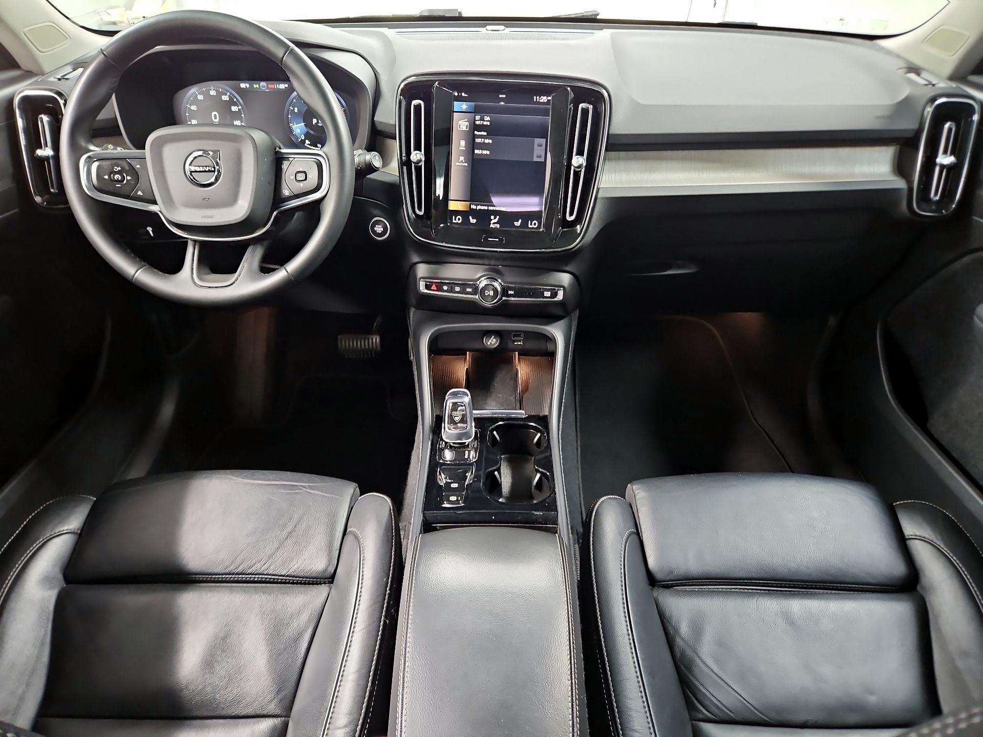 Thumbnail: 2022 Volvo XC40 - 9