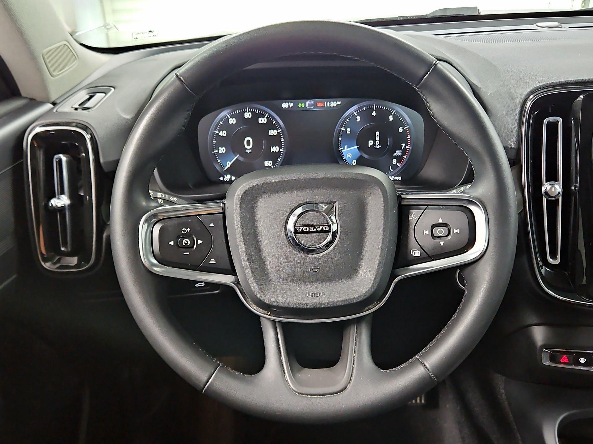 Thumbnail: 2022 Volvo XC40 - 10