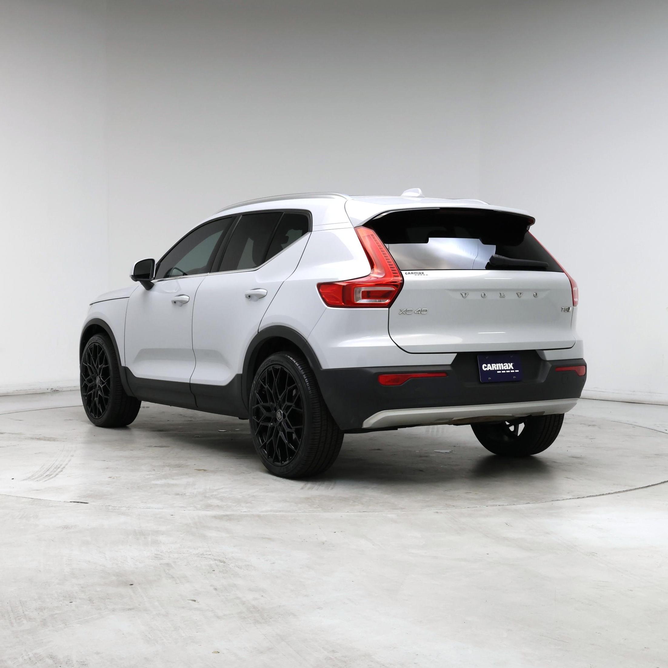 Thumbnail: 2022 Volvo XC40 - 2