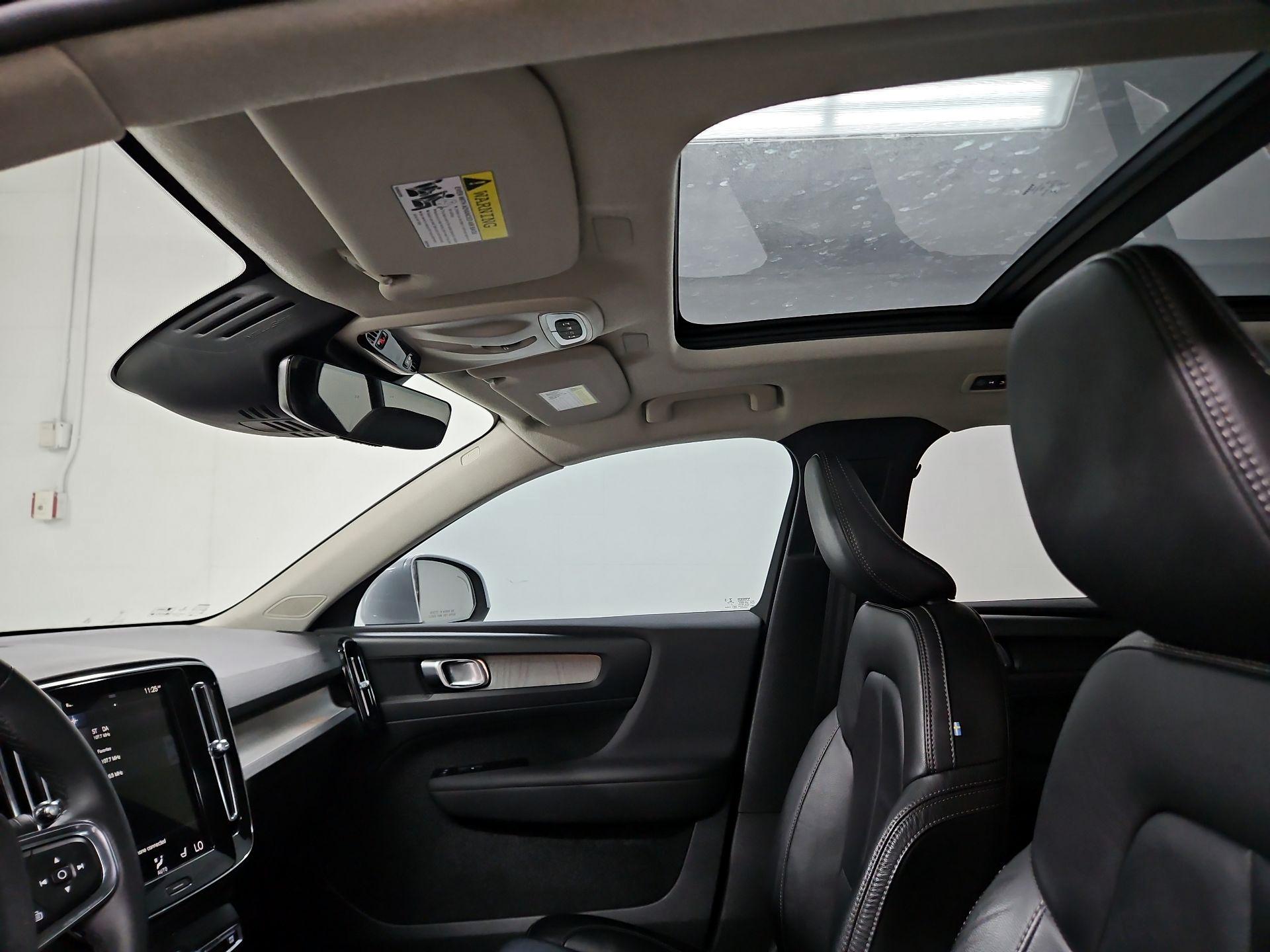 Thumbnail: 2022 Volvo XC40 - 19