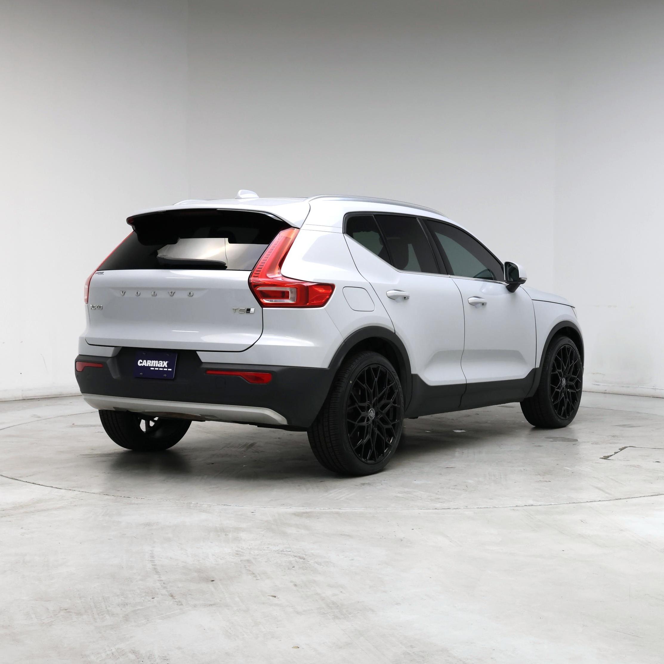 Thumbnail: 2022 Volvo XC40 - 8
