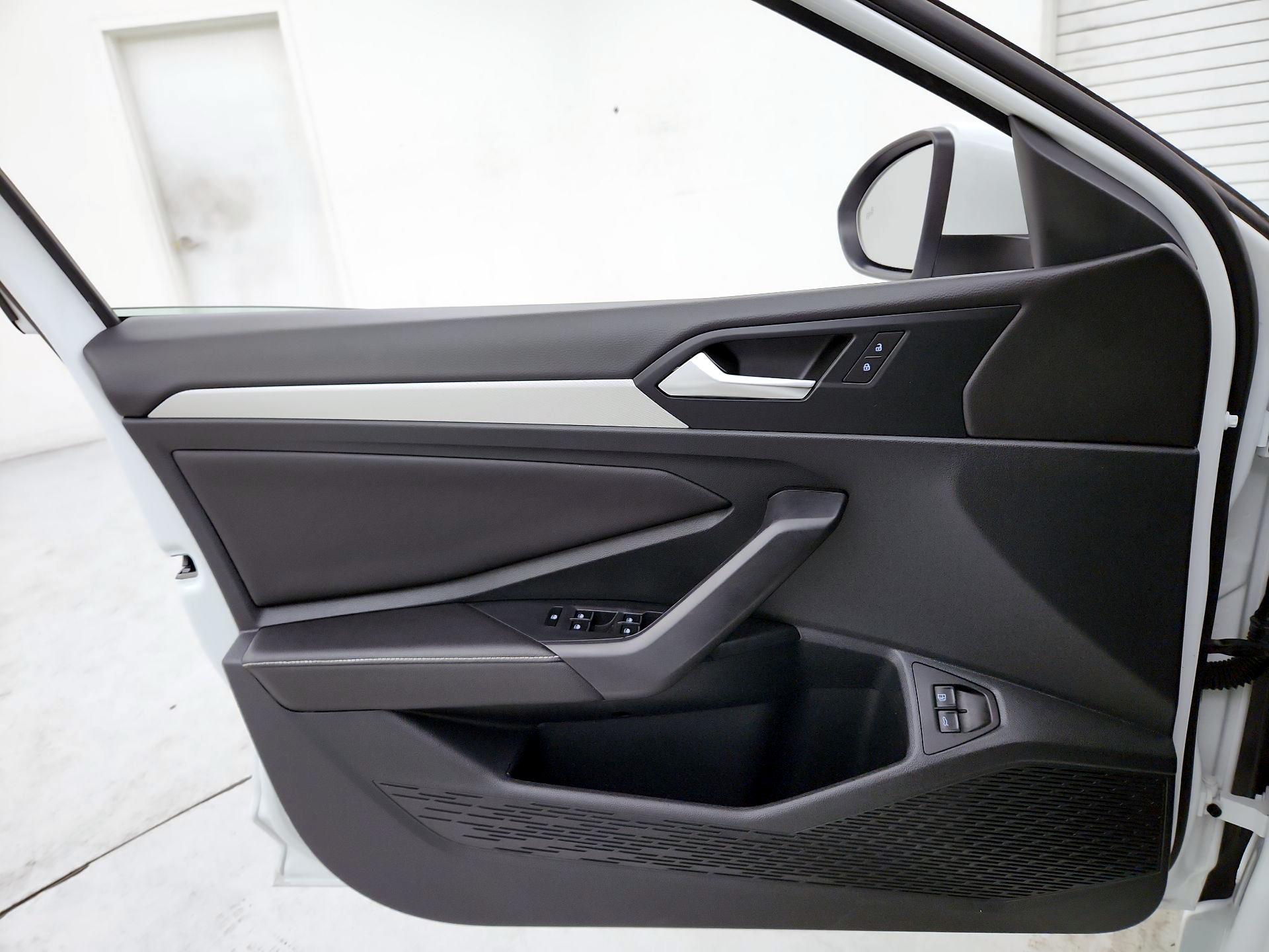Thumbnail: 2024 Volkswagen Jetta - 12