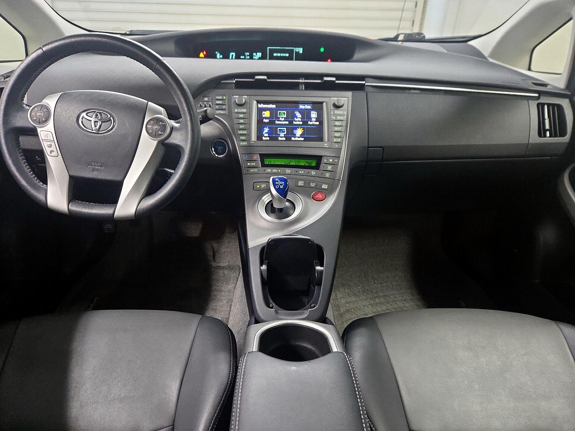 Thumbnail: 2015 Toyota Prius - 9