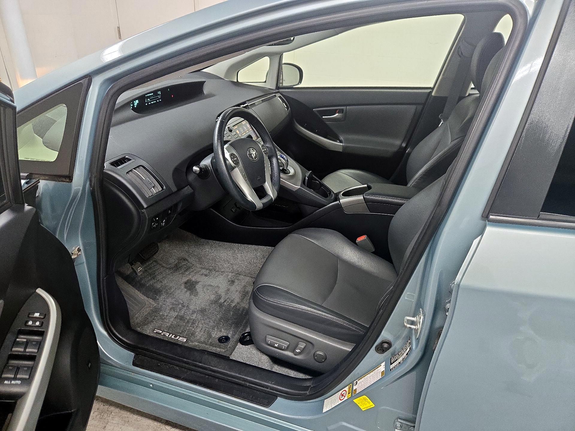 Thumbnail: 2015 Toyota Prius - 11