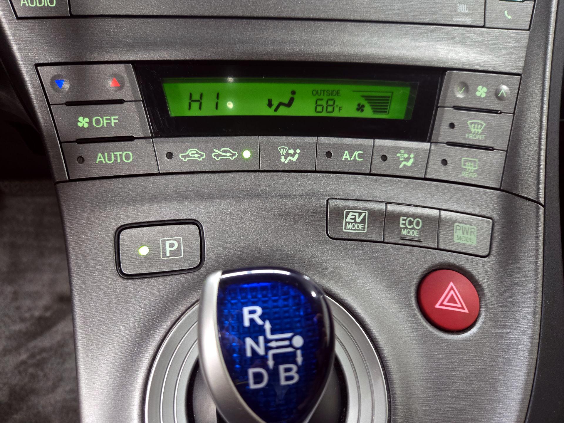 Thumbnail: 2015 Toyota Prius - 16