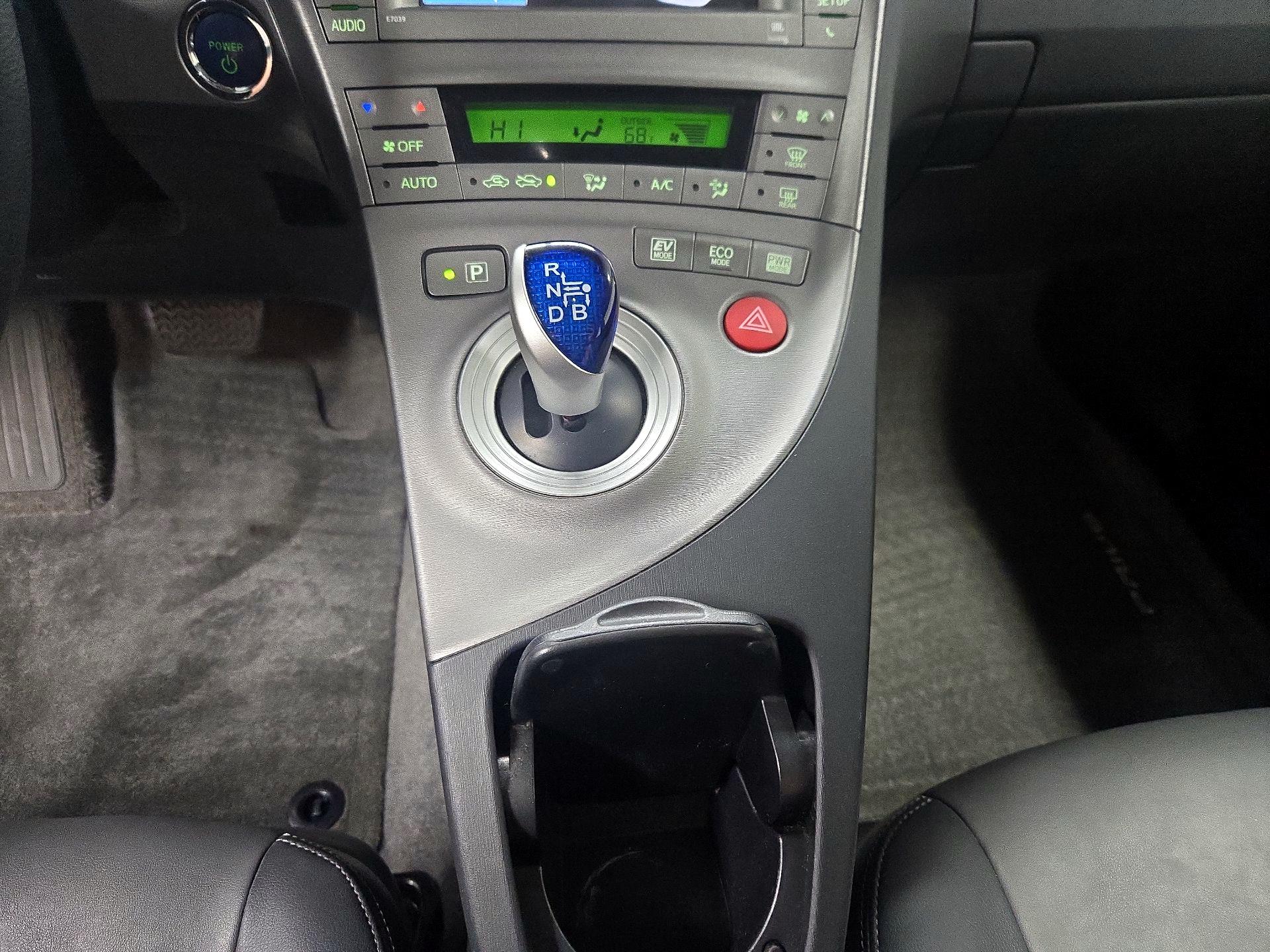 Thumbnail: 2015 Toyota Prius - 17