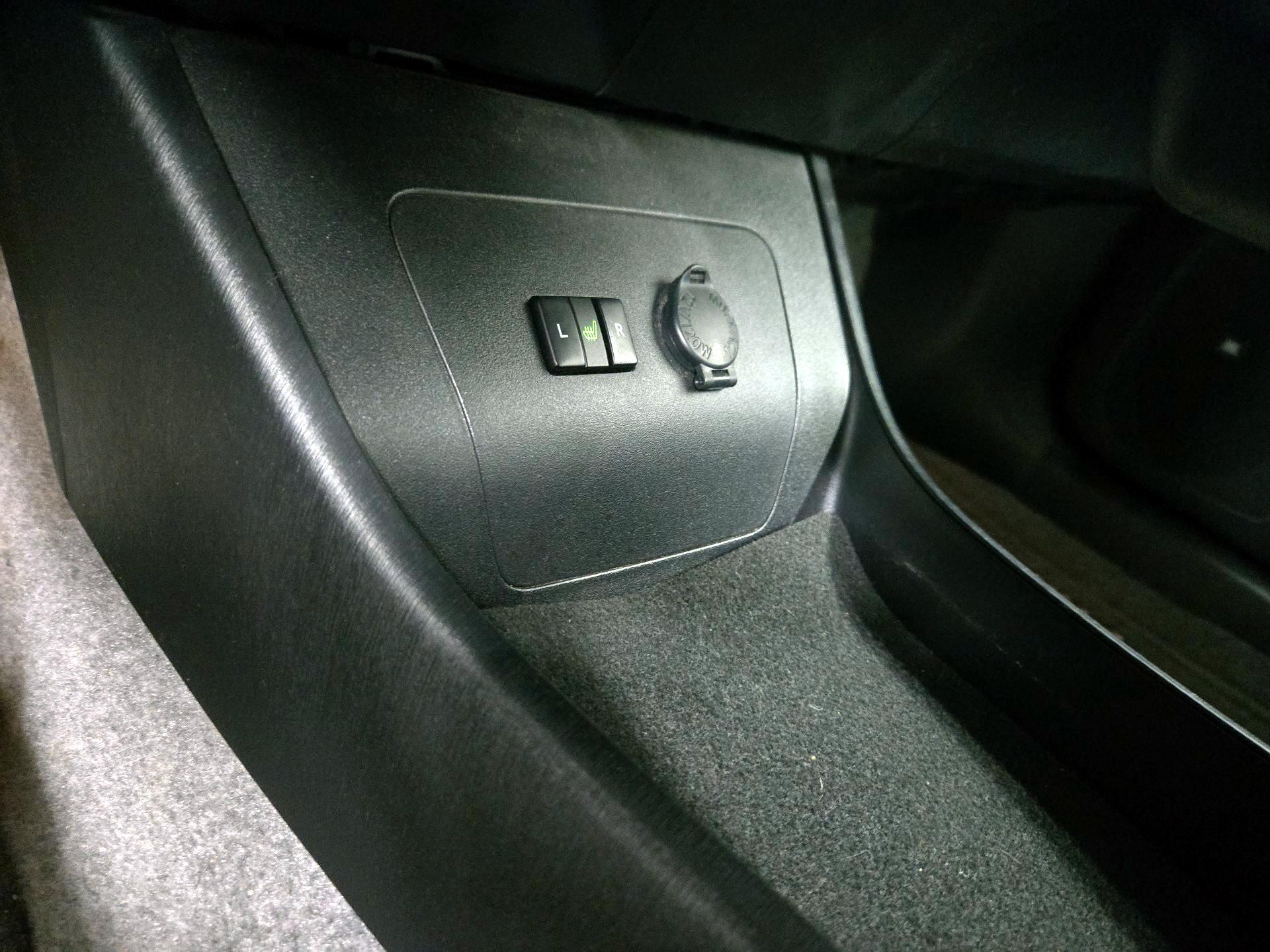 Thumbnail: 2015 Toyota Prius - 18