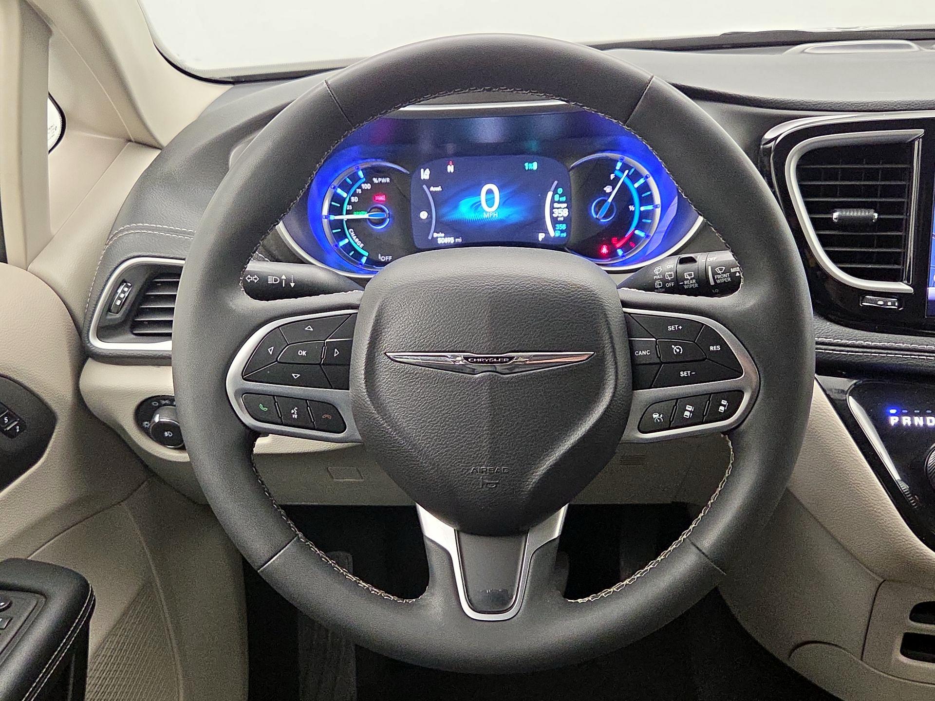 Thumbnail: 2024 Chrysler Pacifica - 10