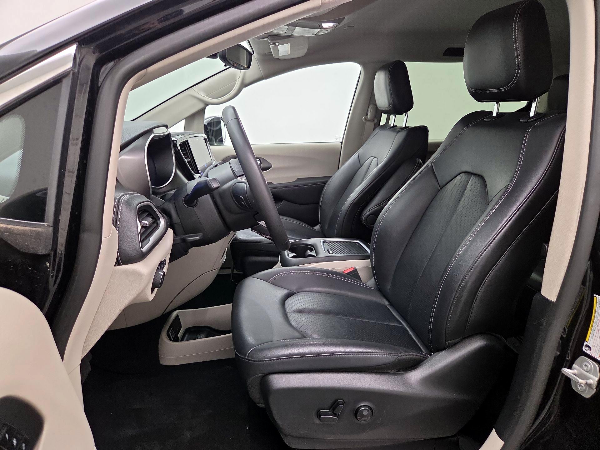 Thumbnail: 2024 Chrysler Pacifica - 11