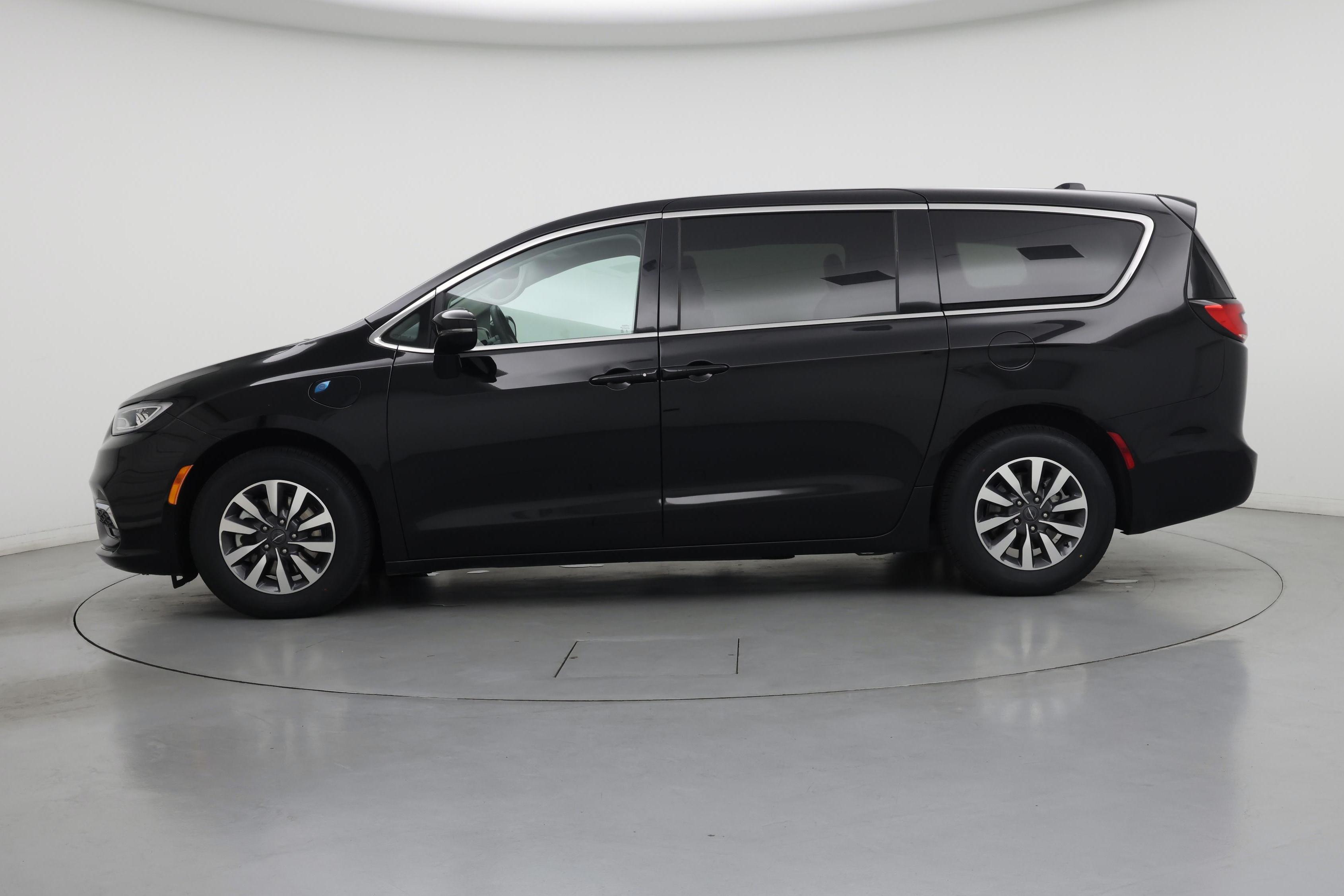 Thumbnail: 2024 Chrysler Pacifica - 3